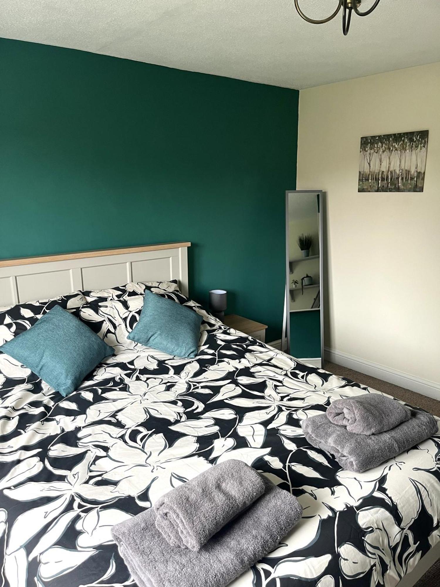 Claygate Place - Entire 2 Bed House, Off Street Parking - Perfect For Holiday Breaks Or Contractors Casa de férias Nottingham