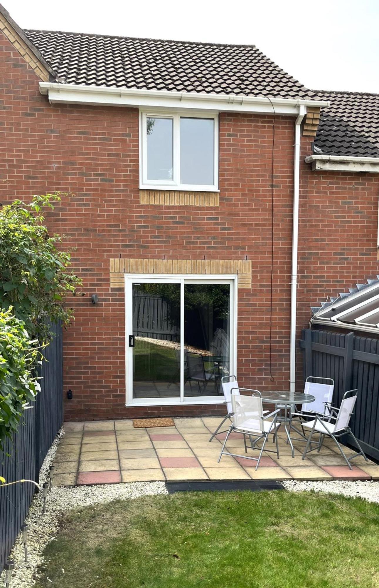 Casa de férias Claygate Place - Entire 2 Bed House, Off Street Parking - Perfect For Holiday Breaks Or Contractors
