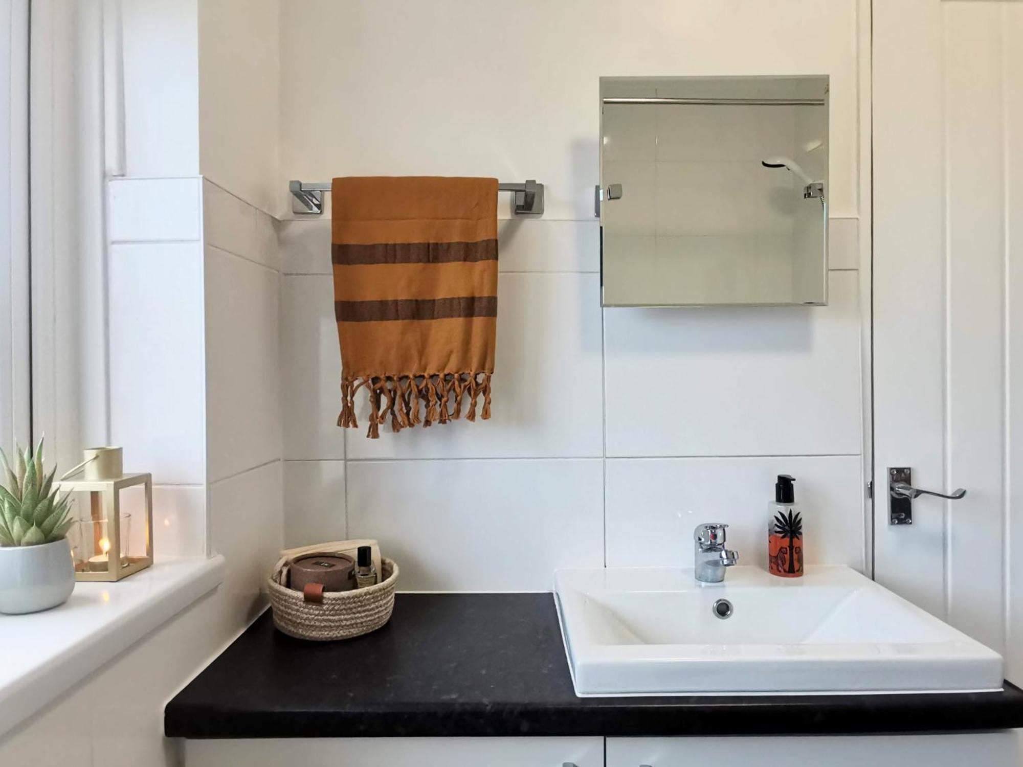 Contemporary 3 Bedroom House With Garden And Private Parking * Nottingham