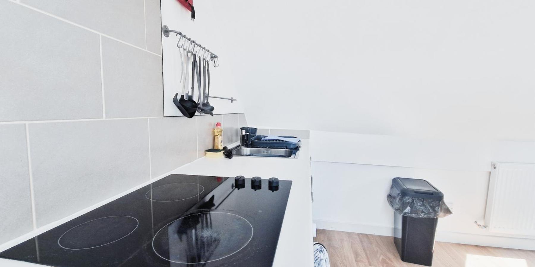 Large In Modern House Near Apartment *