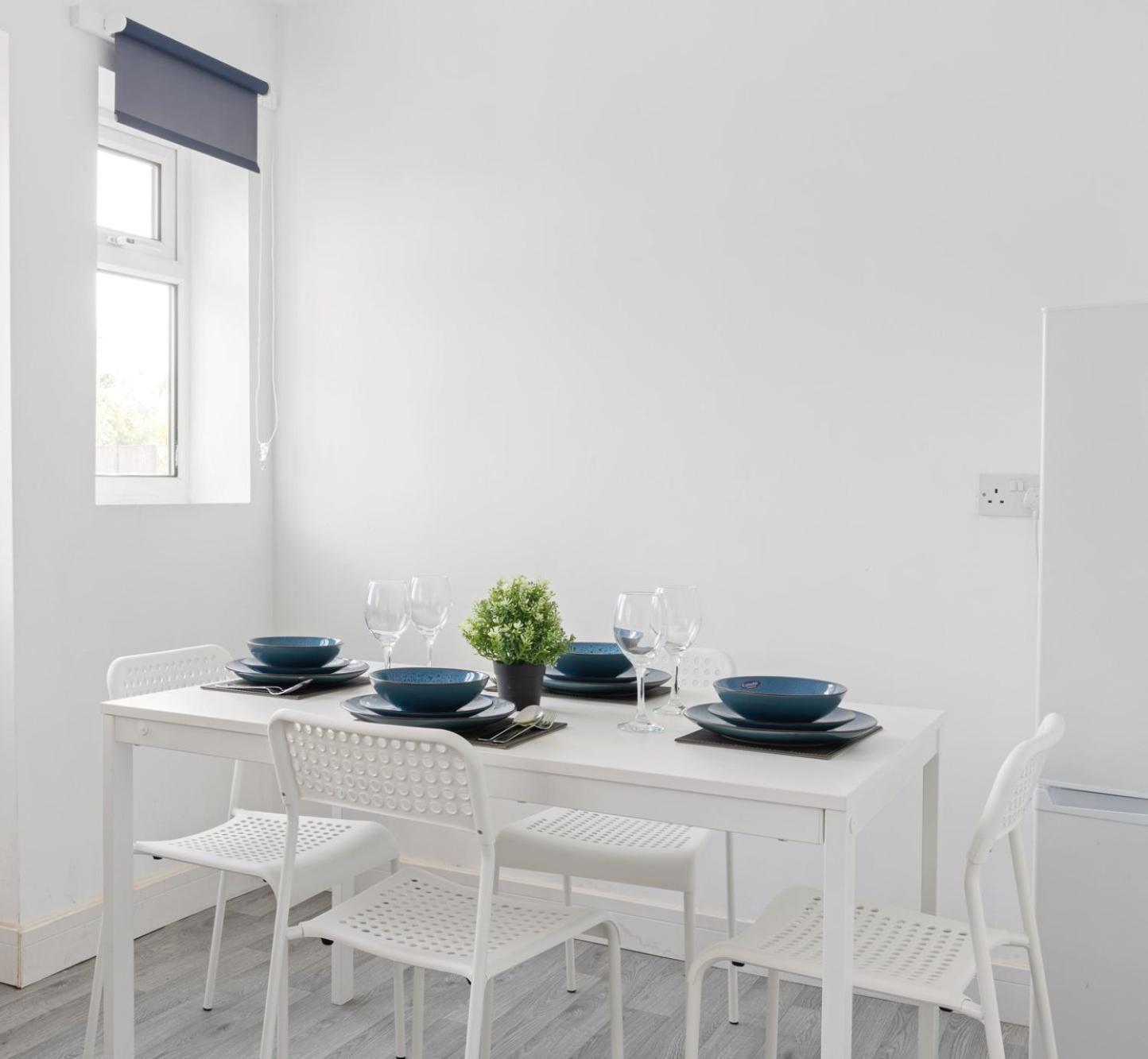 Jasig - Comfy 3 Bedroom House In Nottingham, Sleeps 6