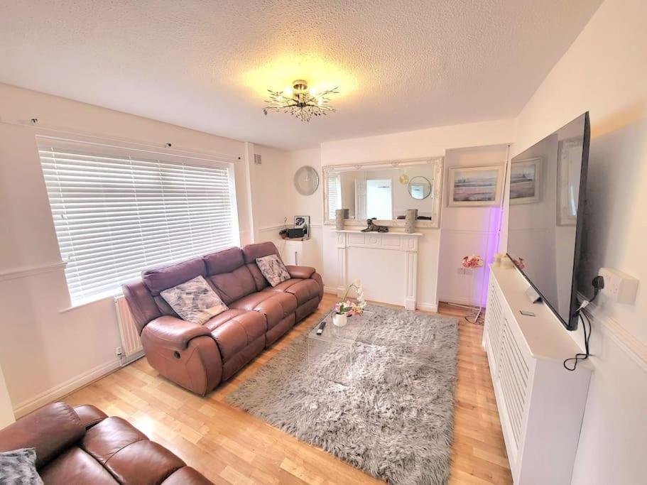 Apartment Cosy Entire 3 Bed House With Free Parking