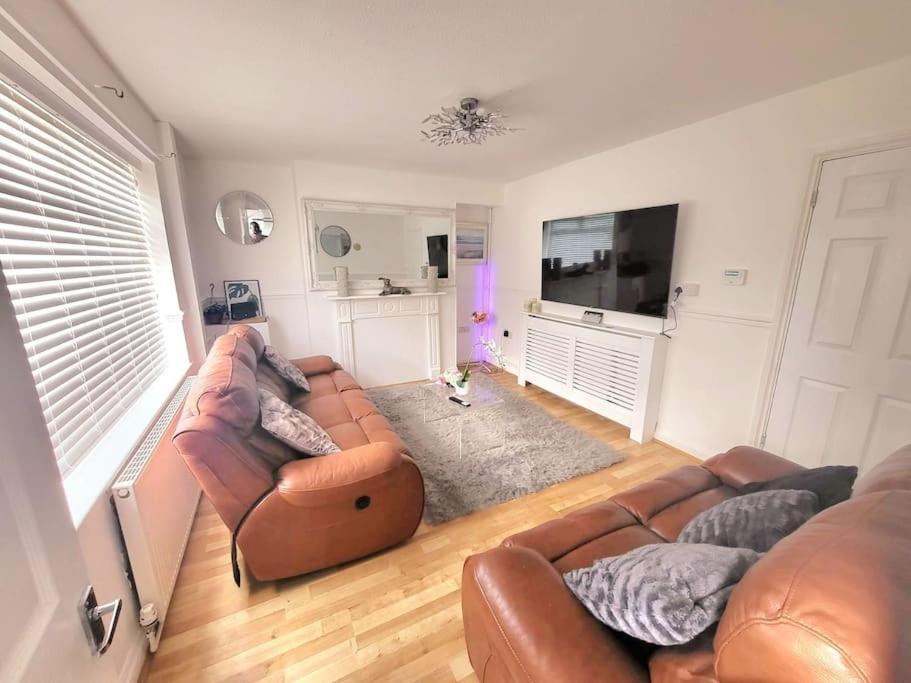 Cosy Entire 3 Bed House With Free Parking Apartment *