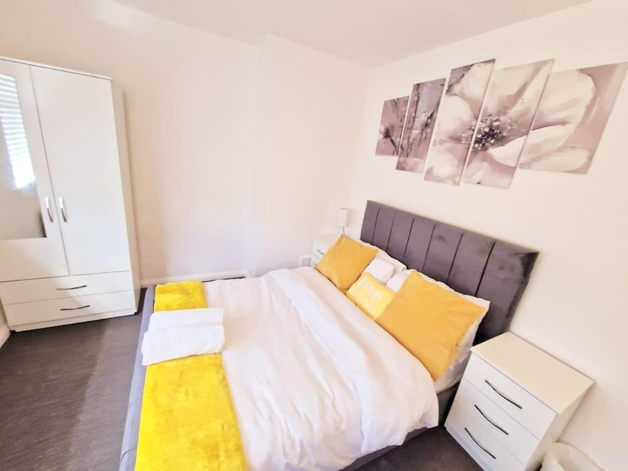 Apartment Cosy Entire 3 Bed House With Free Parking *