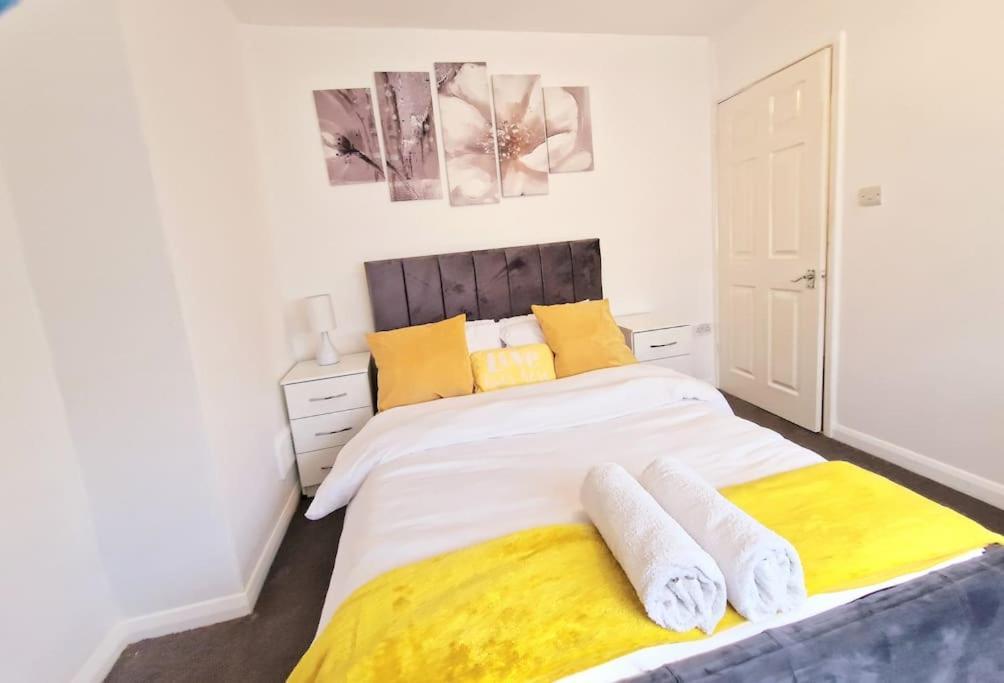 Cosy Entire 3 Bed House With Free Parking
