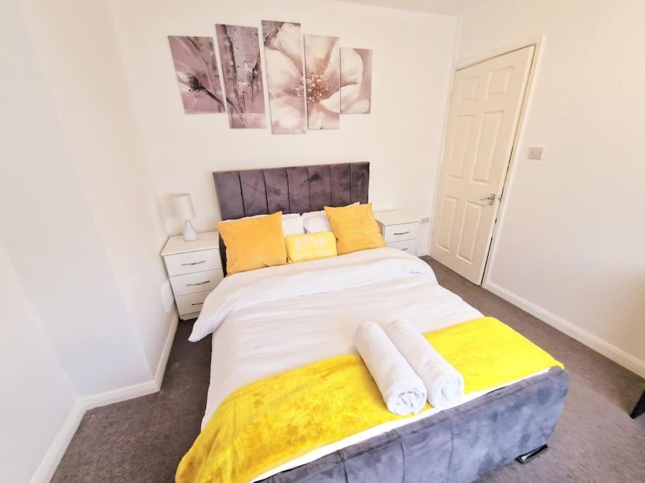 Cosy Entire 3 Bed House With Free Parking