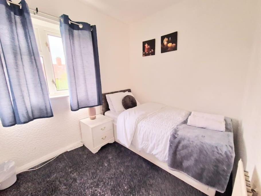 Apartment Cosy Entire 3 Bed House With Free Parking