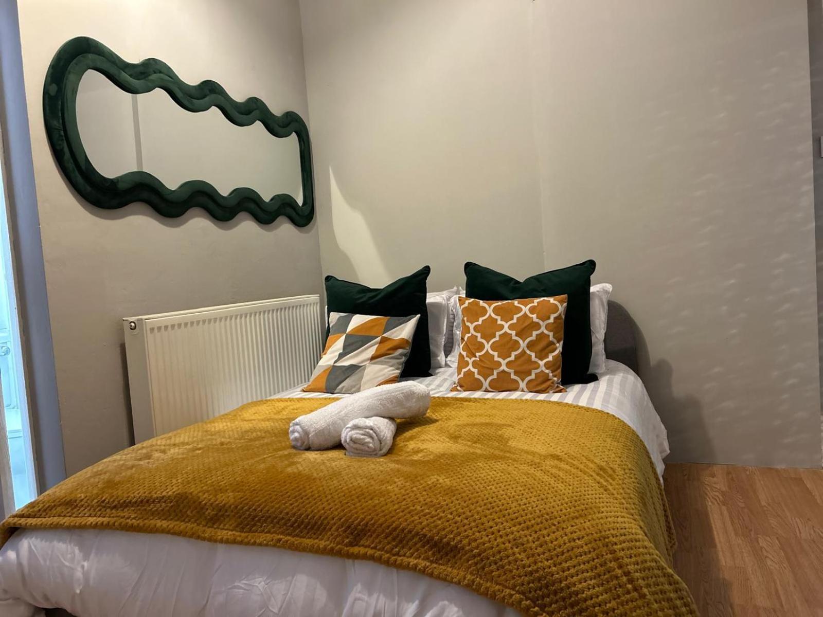 Flat 1 Apartment *