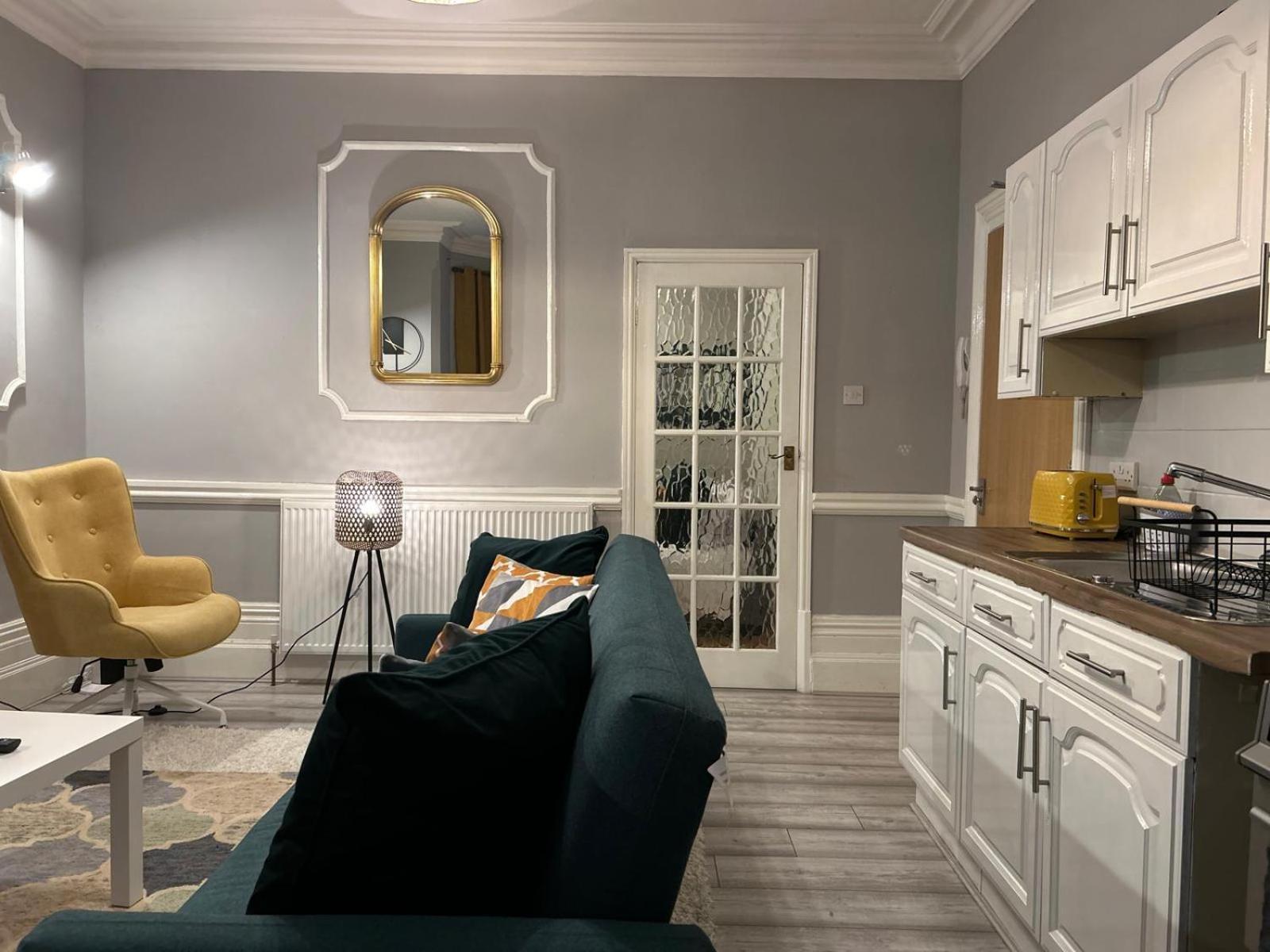 Flat 1 Apartment