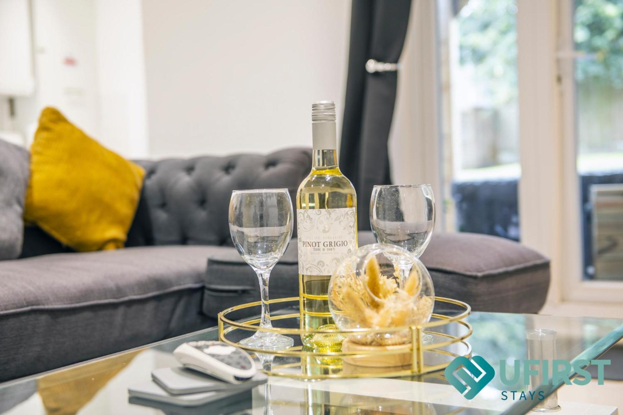 Holiday home Hot Tub Bliss Awaits 3-Bed Home In Nottingham - Near City Hospital, Sherwood Shops, Qmc & Close To City Centre