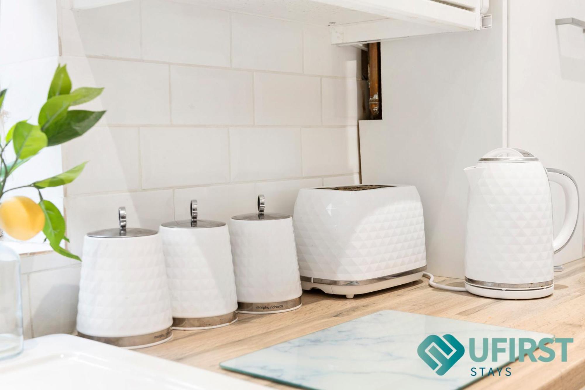 Holiday home Hot Tub Bliss Awaits 3-Bed Home In Nottingham - Near City Hospital, Sherwood Shops, Qmc & Close To City Centre Nottingham