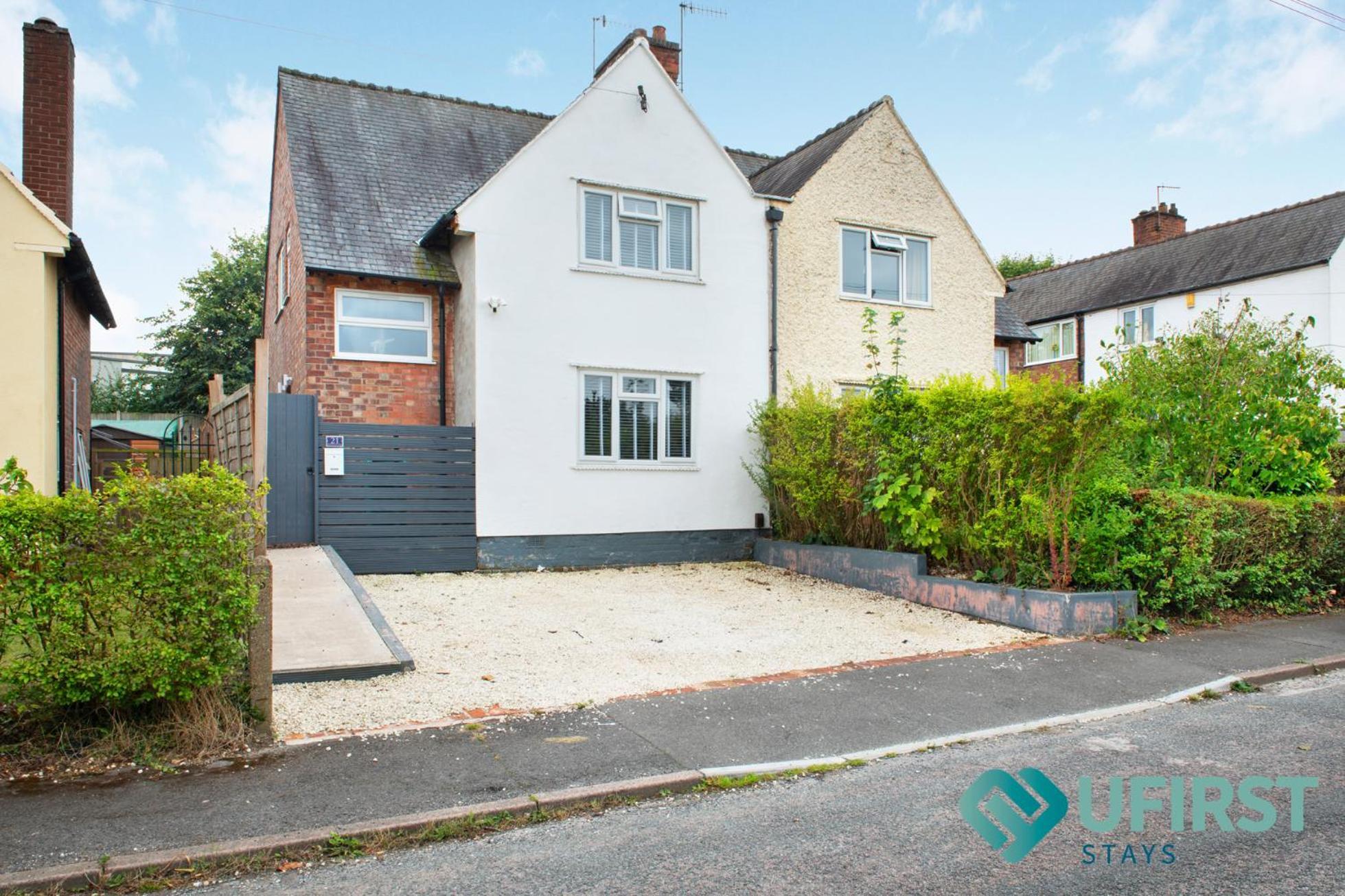 Holiday home Hot Tub Bliss Awaits 3-Bed Home In Nottingham - Near City Hospital, Sherwood Shops, Qmc & Close To City Centre