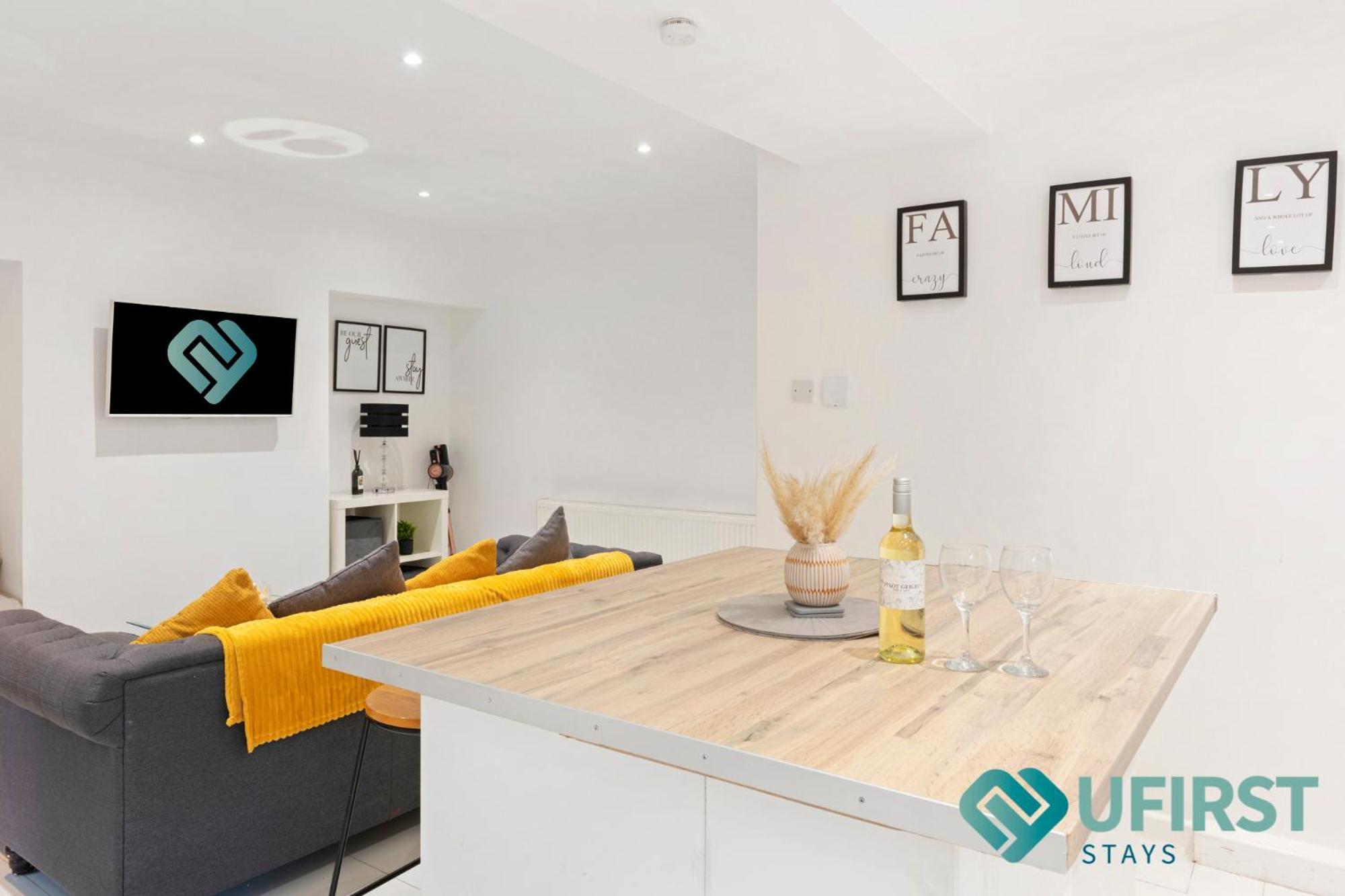 Hot Tub Bliss Awaits 3-Bed Home In Nottingham - Near City Hospital, Sherwood Shops, Qmc & Close To City Centre * Nottingham