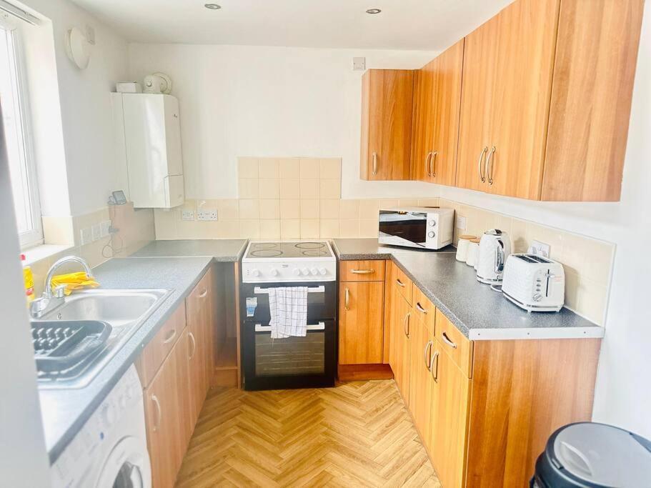 Modern 4-Bed City Escape - Close To City Centre, Motorpoint Arena, Qmc & Nottingham Station - Sleeps 8 Apartamento Nottingham