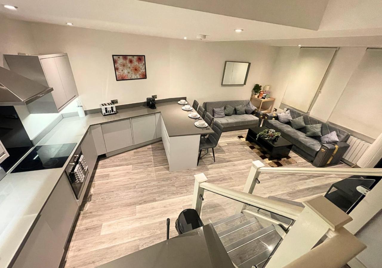 Modern Comfort In Centre Apartment *
