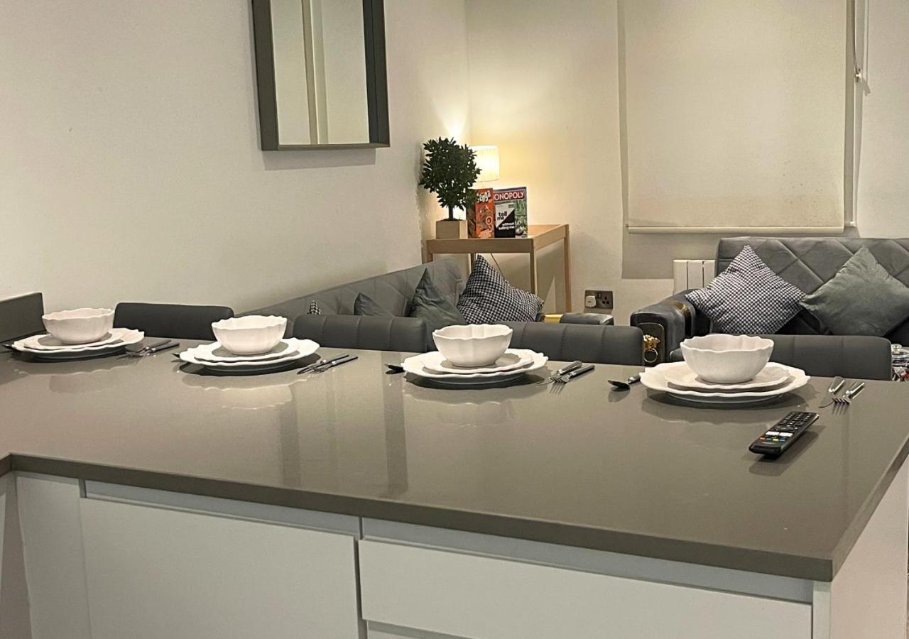 Modern Comfort In Centre Apartment Nottingham