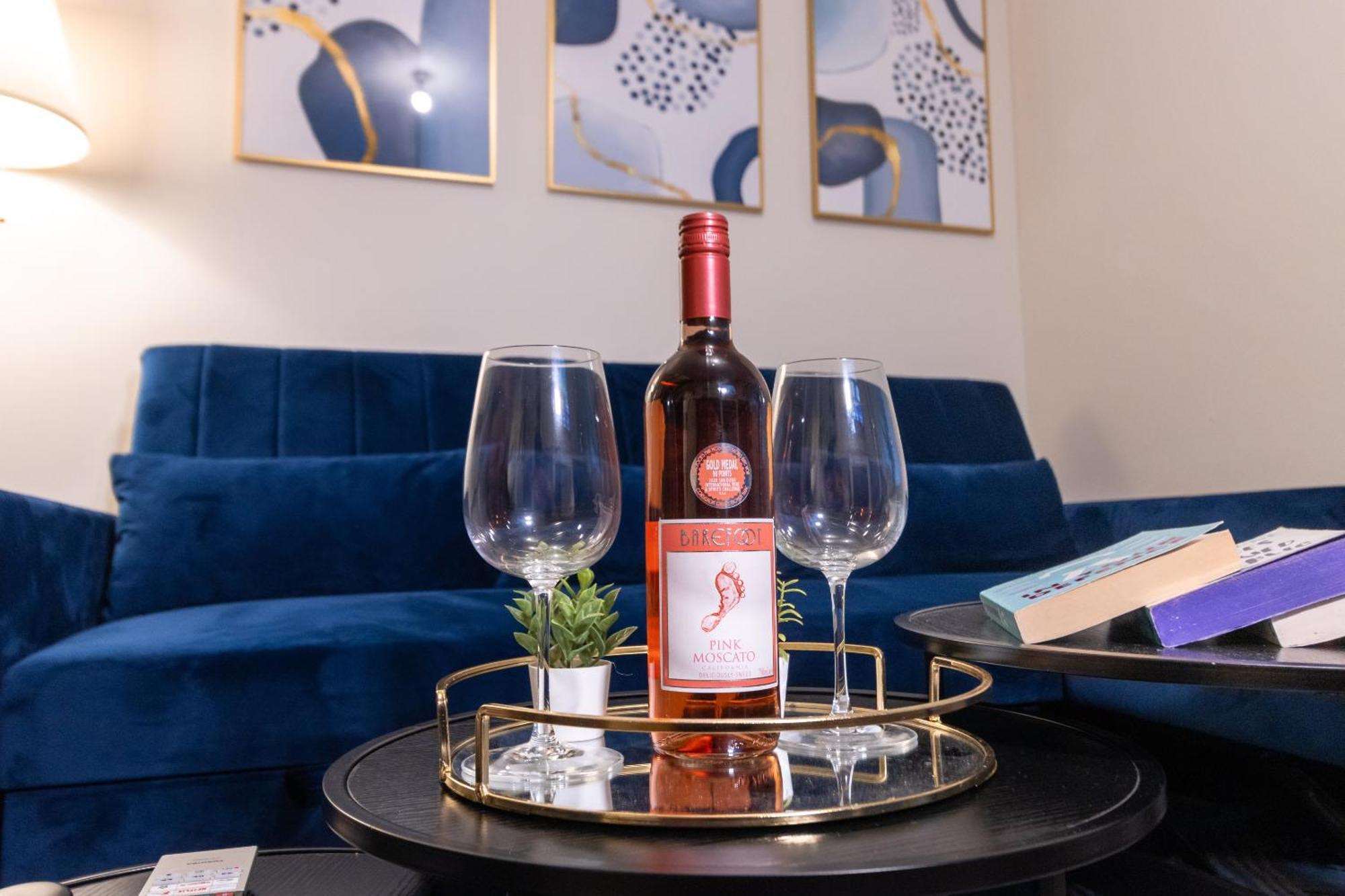 Apartamento Cosy Deluxe 3 Bed House - Free Parking - Sleeps 9 *