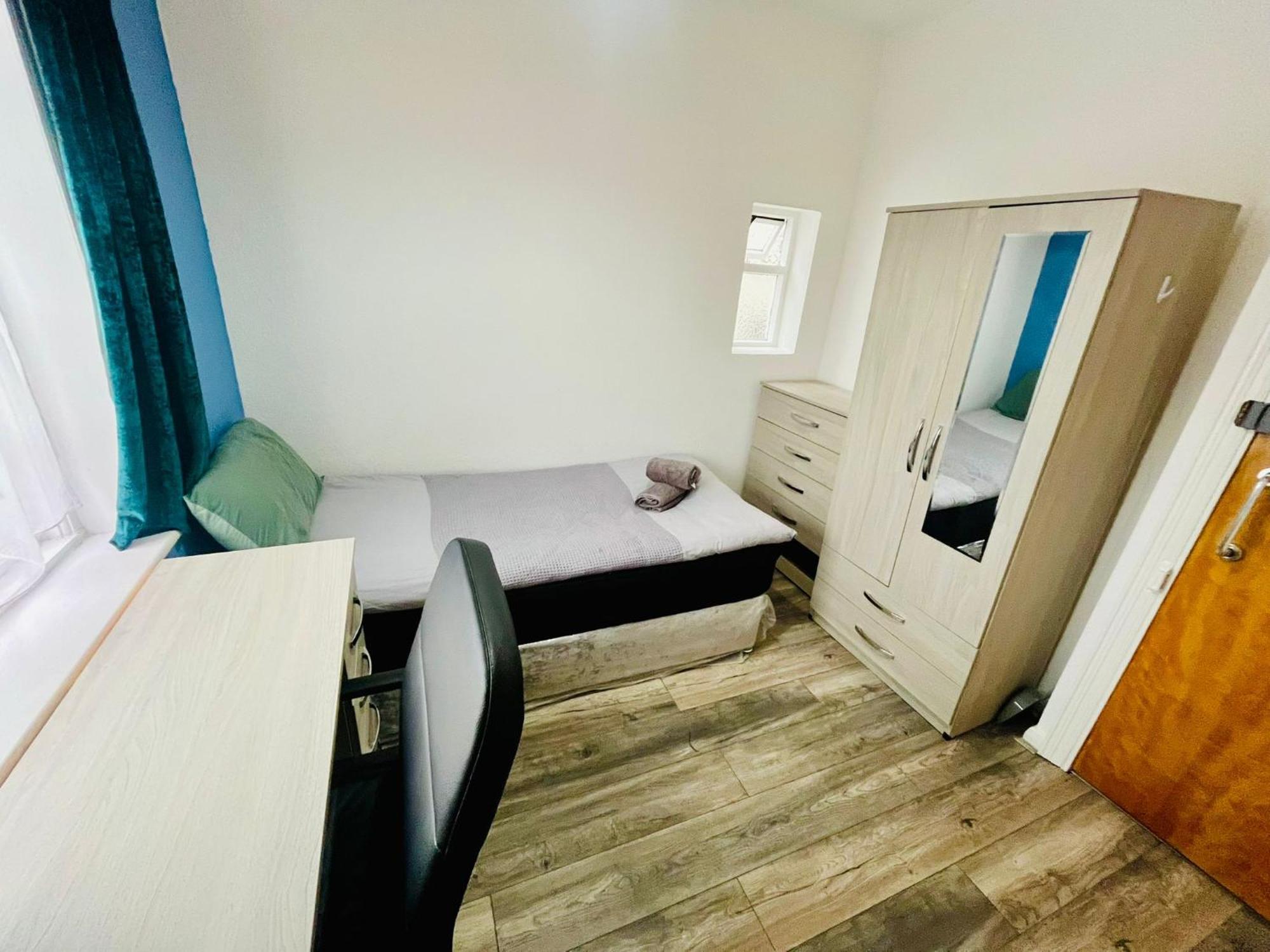 10 Sandrigham Single Near Foot Ball Stadium *