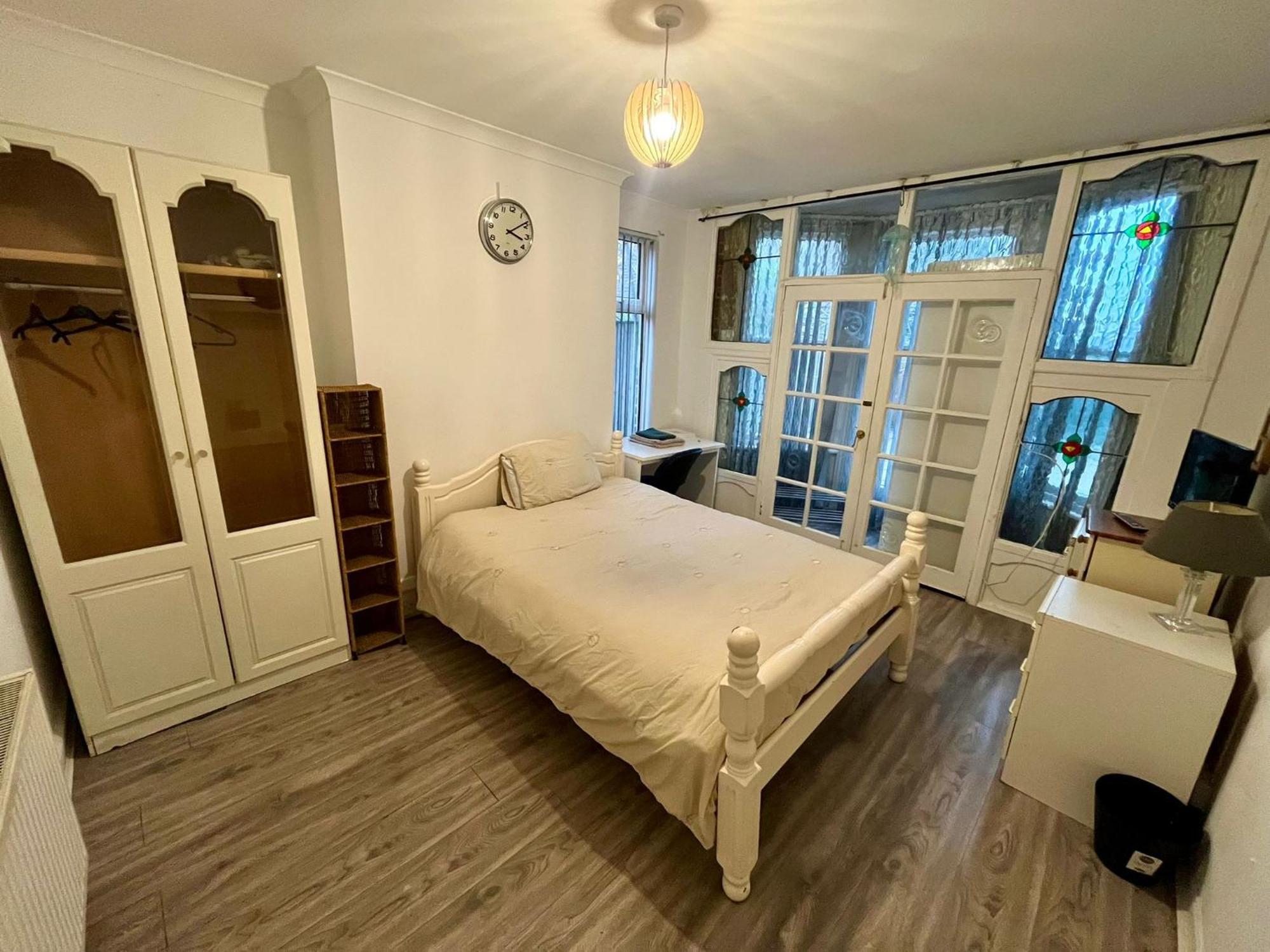 Db 2 Minutes Walk From Trent University *