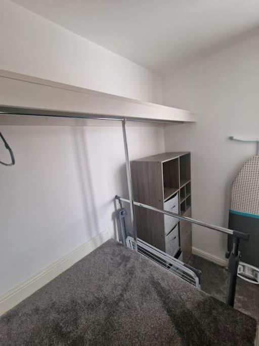 2 Bed Semi, Up To 4 People, Free Parking, Wi-fi, M1 & Ema Direct Link, Transport Links, Private Garden Nottingham