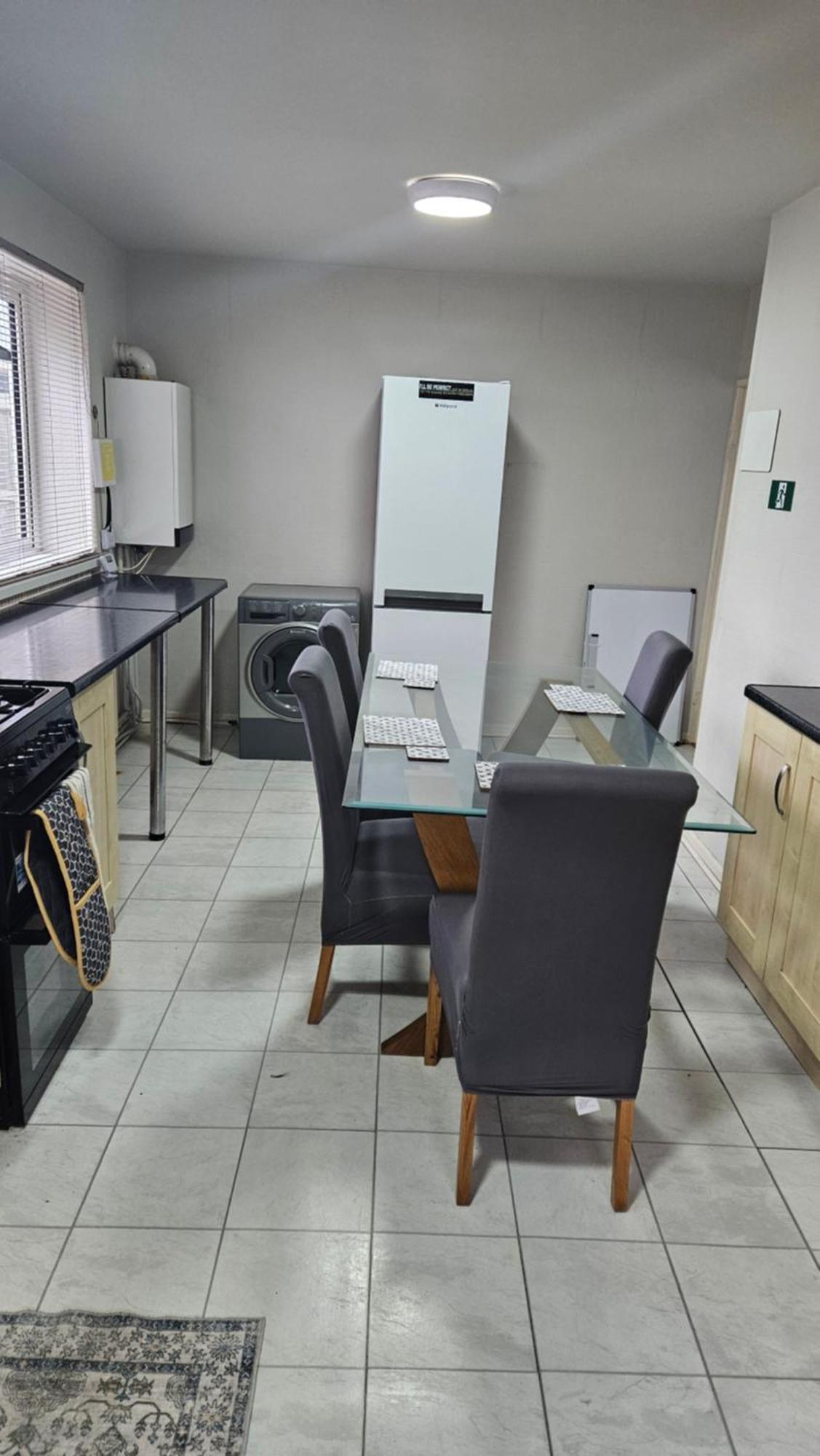 Holiday home Amazing 3 Bedroom Entire House