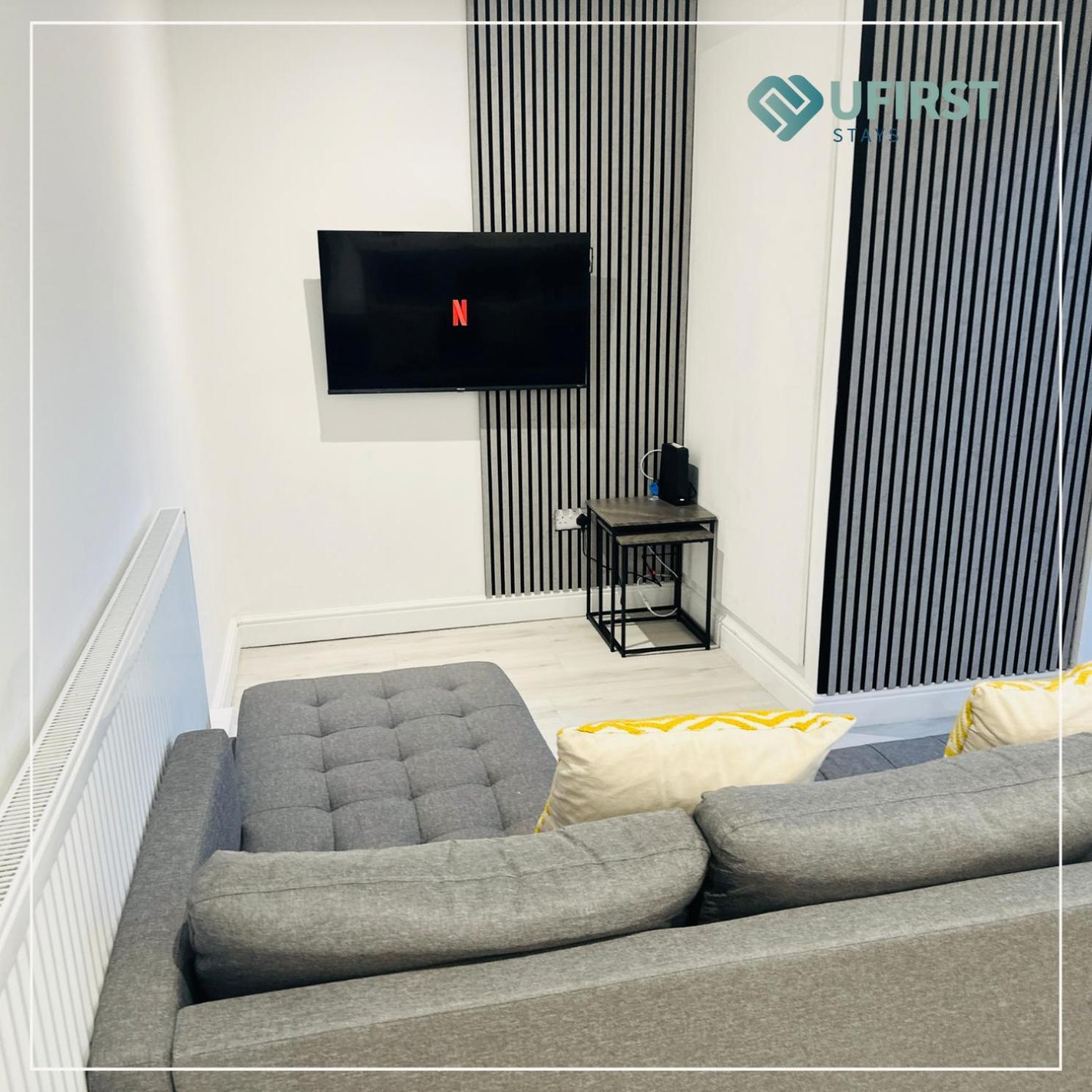 Luxury Meets Ease 4-Bed Home In Gedling - Near Colwick Country Park, Victoria Retail Park, City Centre & Nottingham Racecourse Apartment *