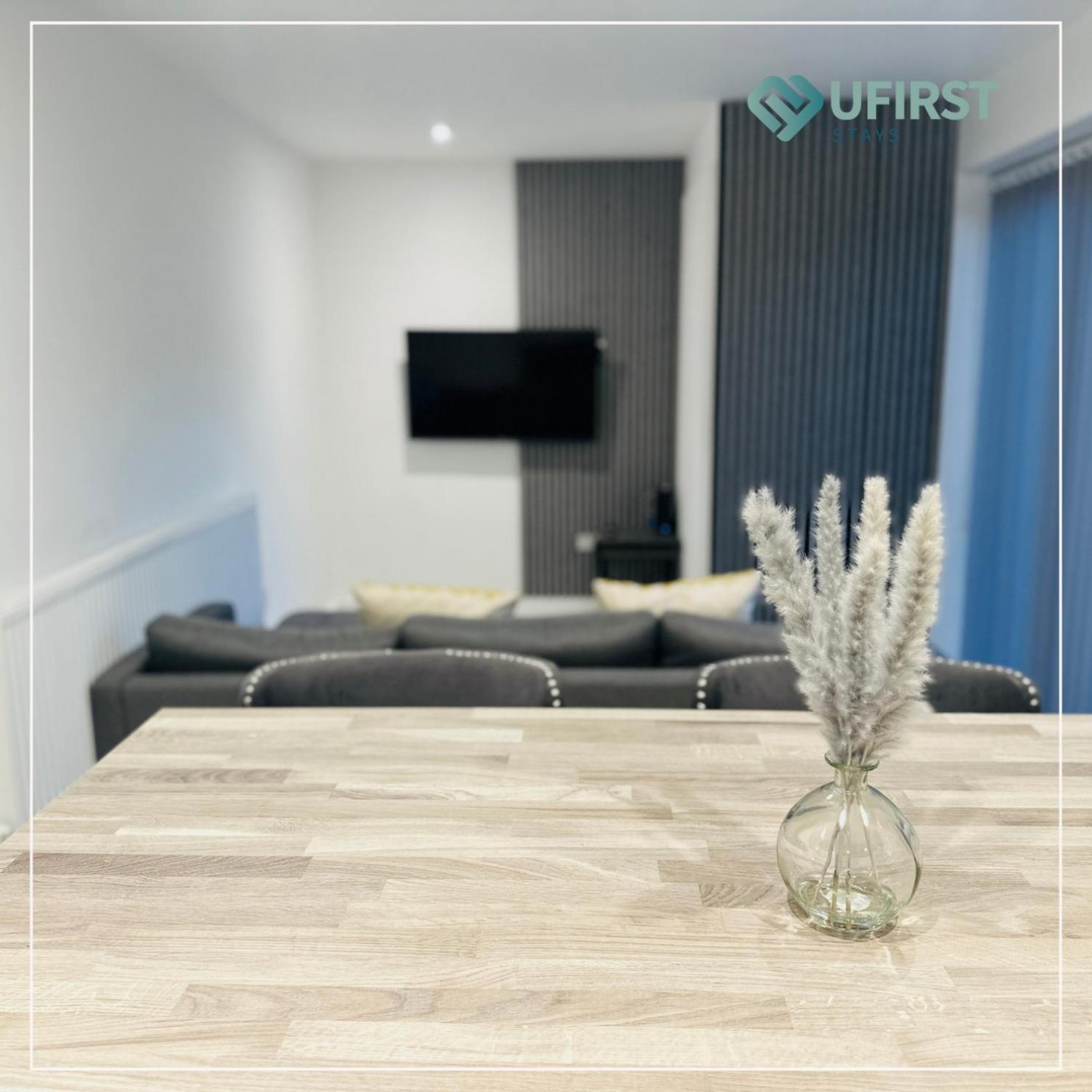 Luxury Meets Ease 4-Bed Home In Gedling - Near Colwick Country Park, Victoria Retail Park, City Centre & Nottingham Racecourse
