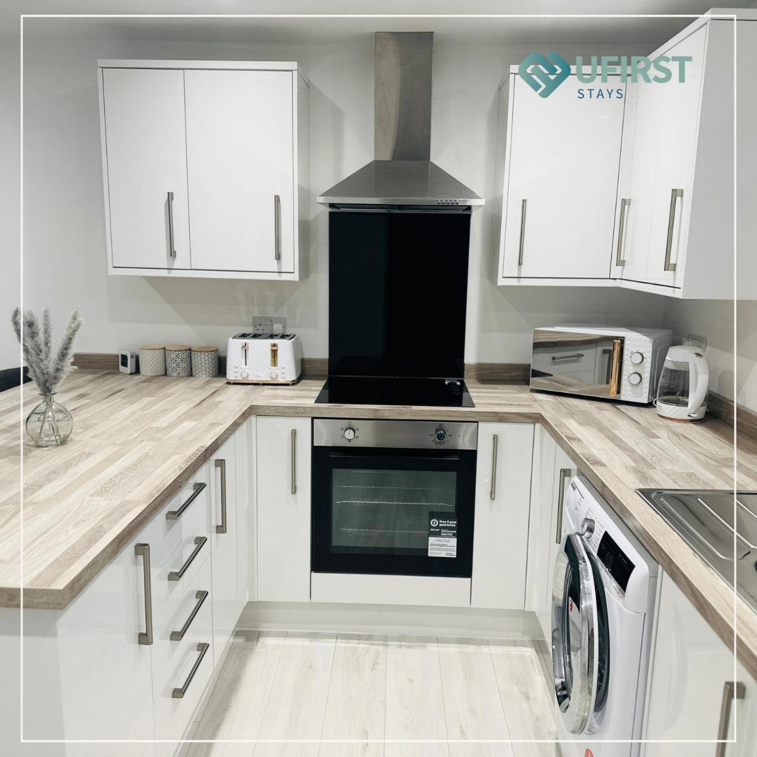 Luxury Meets Ease 4-Bed Home In Gedling - Near Colwick Country Park, Victoria Retail Park, City Centre & Nottingham Racecourse Apartment Nottingham