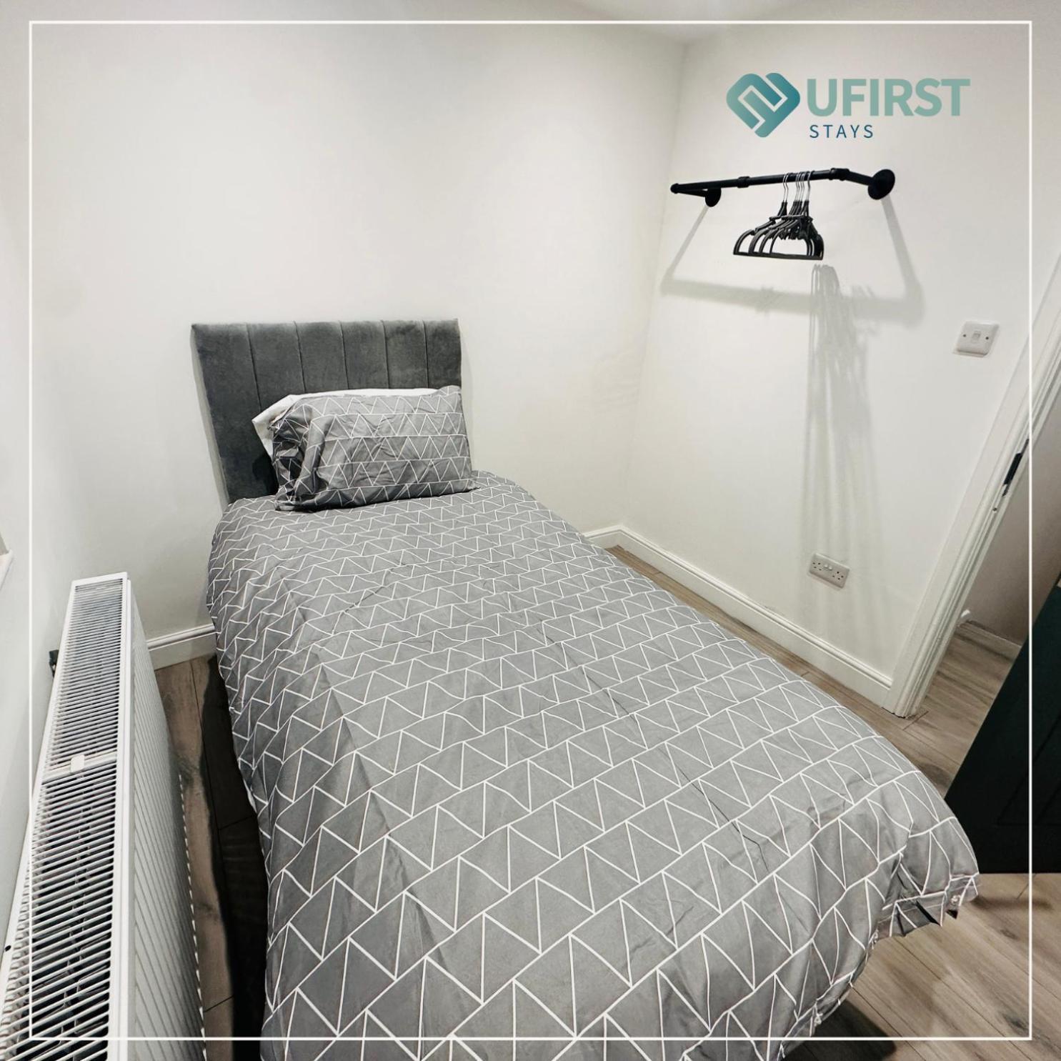 Luxury Meets Ease 4-Bed Home In Gedling - Near Colwick Country Park, Victoria Retail Park, City Centre & Nottingham Racecourse * Nottingham