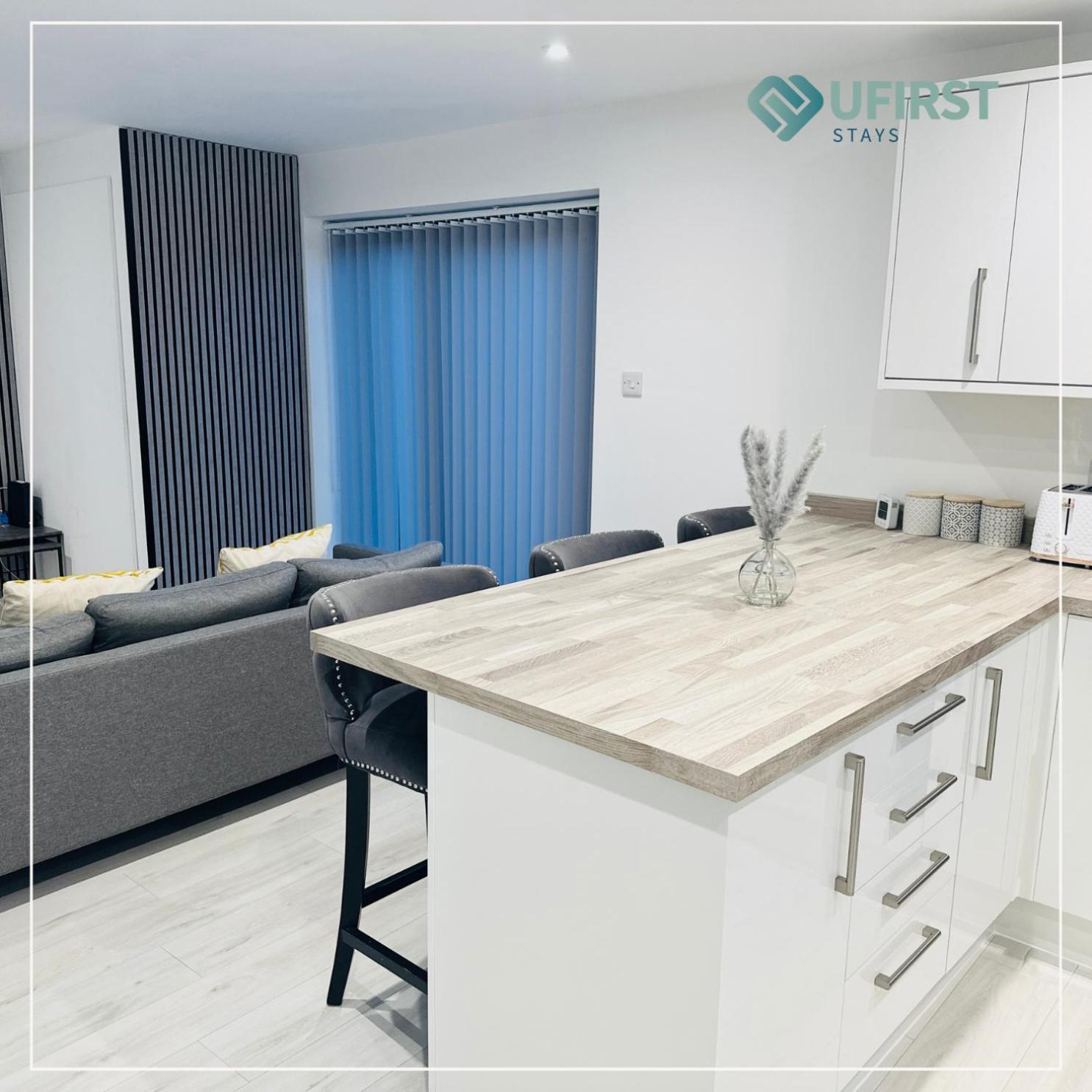 Luxury Meets Ease 4-Bed Home In Gedling - Near Colwick Country Park, Victoria Retail Park, City Centre & Nottingham Racecourse