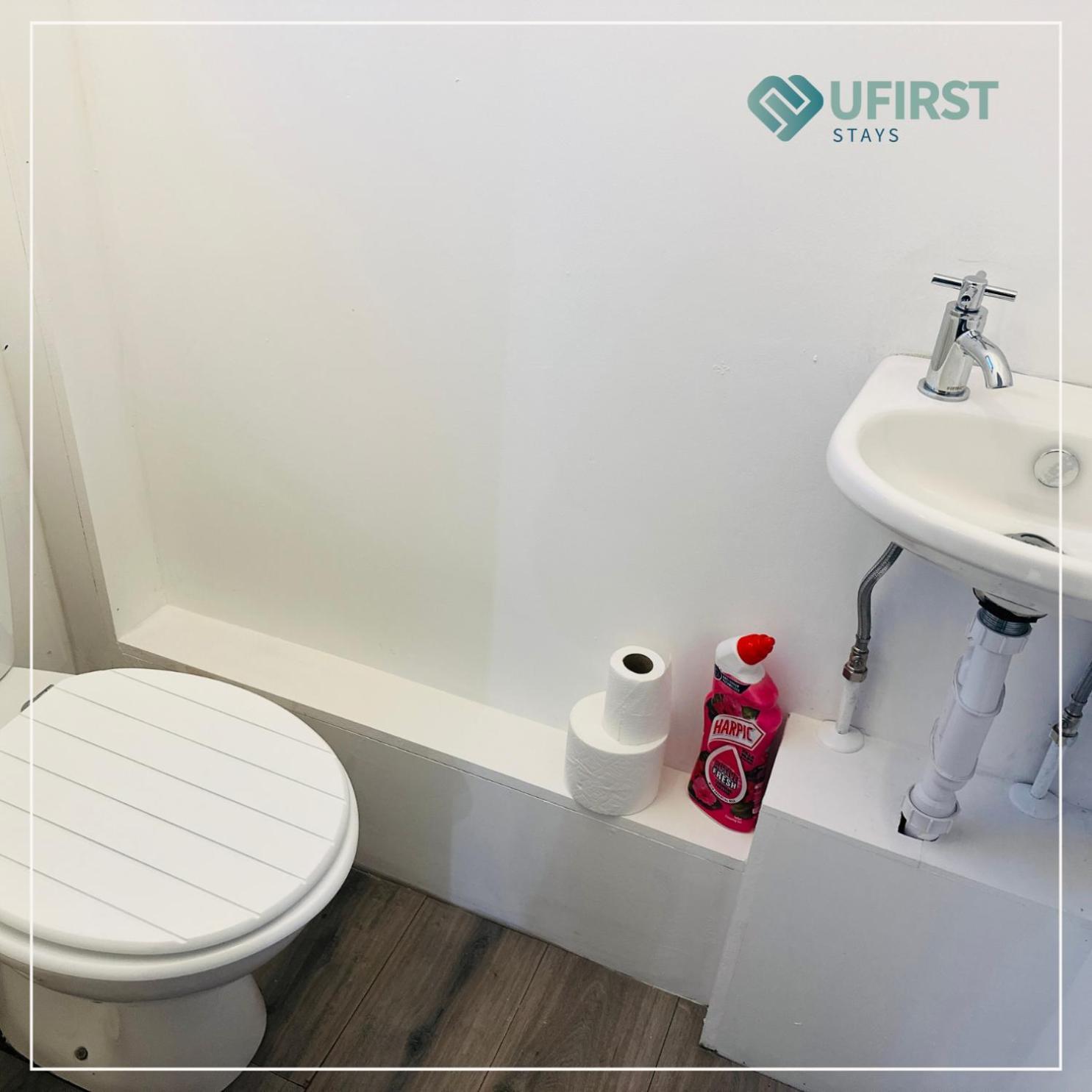 Apartment Luxury Meets Ease 4-Bed Home In Gedling - Near Colwick Country Park, Victoria Retail Park, City Centre & Nottingham Racecourse Nottingham