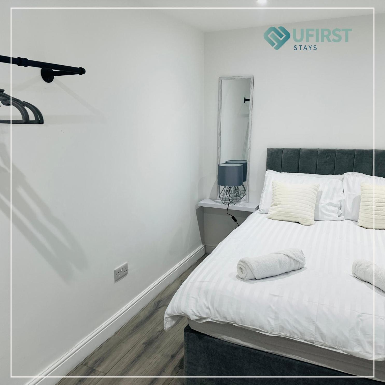 Apartment Luxury Meets Ease 4-Bed Home In Gedling - Near Colwick Country Park, Victoria Retail Park, City Centre & Nottingham Racecourse Nottingham