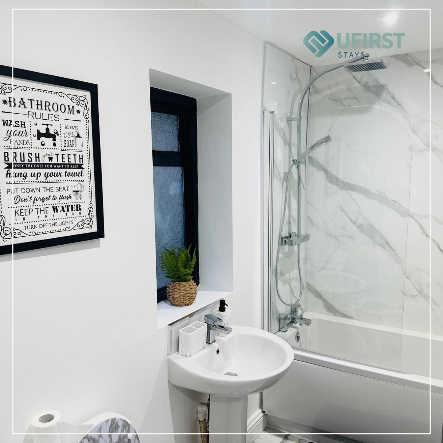 Apartment Luxury Meets Ease 4-Bed Home In Gedling - Near Colwick Country Park, Victoria Retail Park, City Centre & Nottingham Racecourse