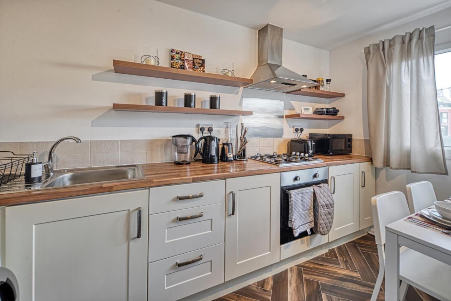3 Bed House With Driveway Nottingham