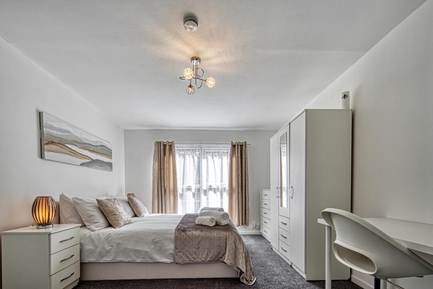 3 Bed House With Driveway Casa de férias Nottingham
