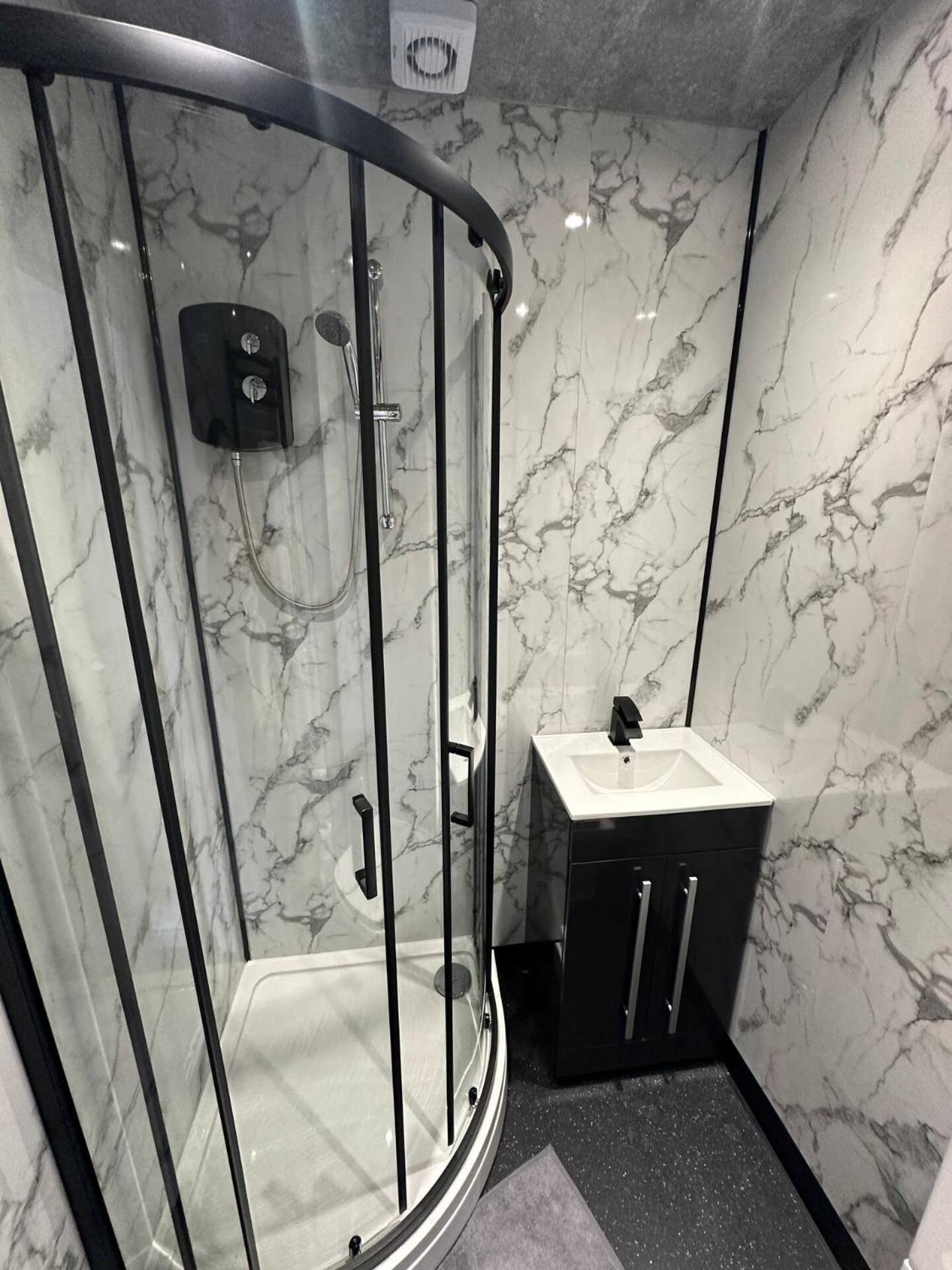 Private En-suite Bath For Solo #4 Holiday home Nottingham