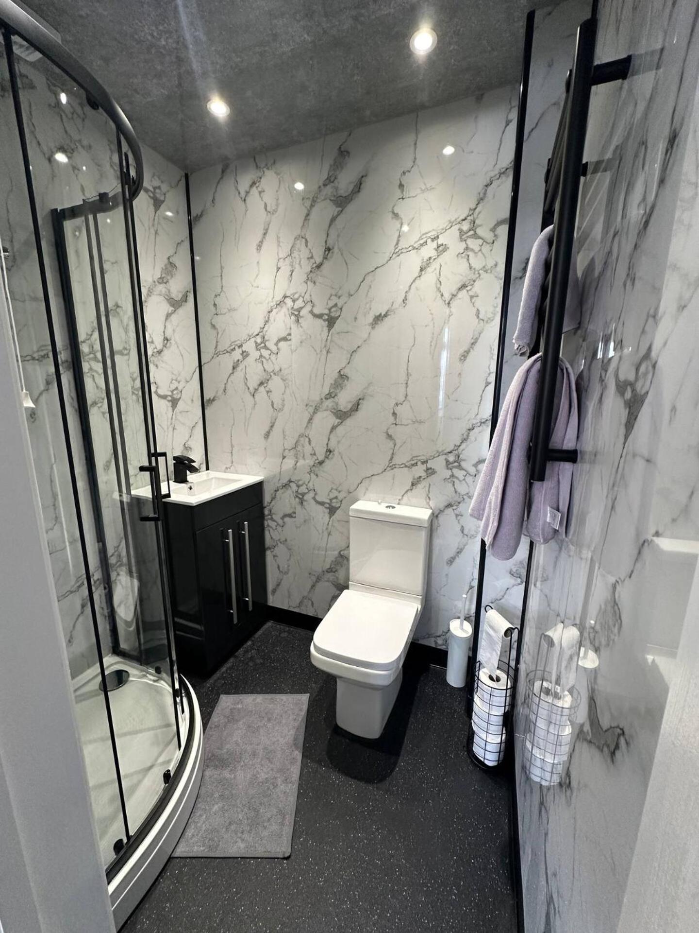 Private En-suite Bath For Solo #4 Holiday home *