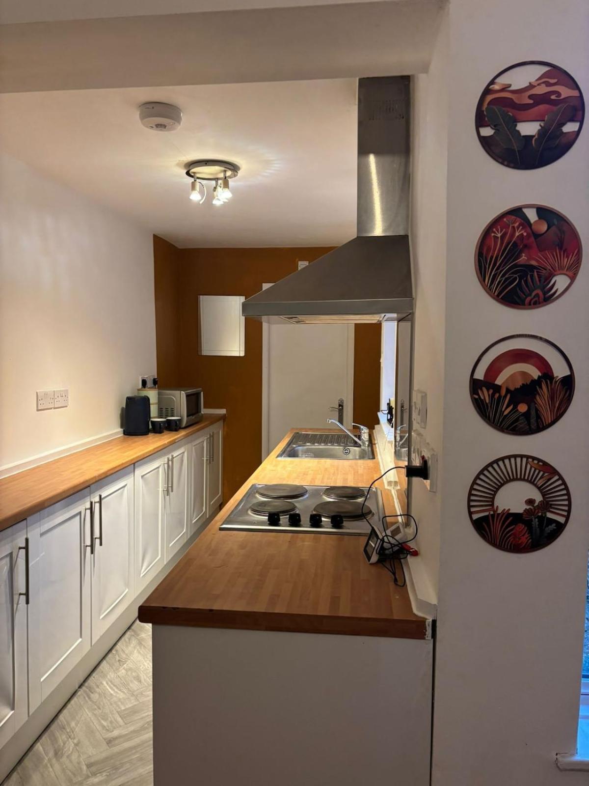 5 Bed At Hub