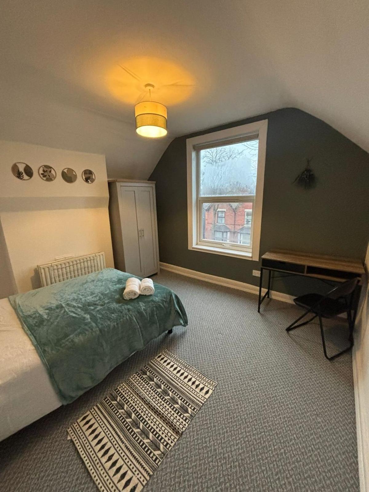 5 Bed At Hub Holiday home