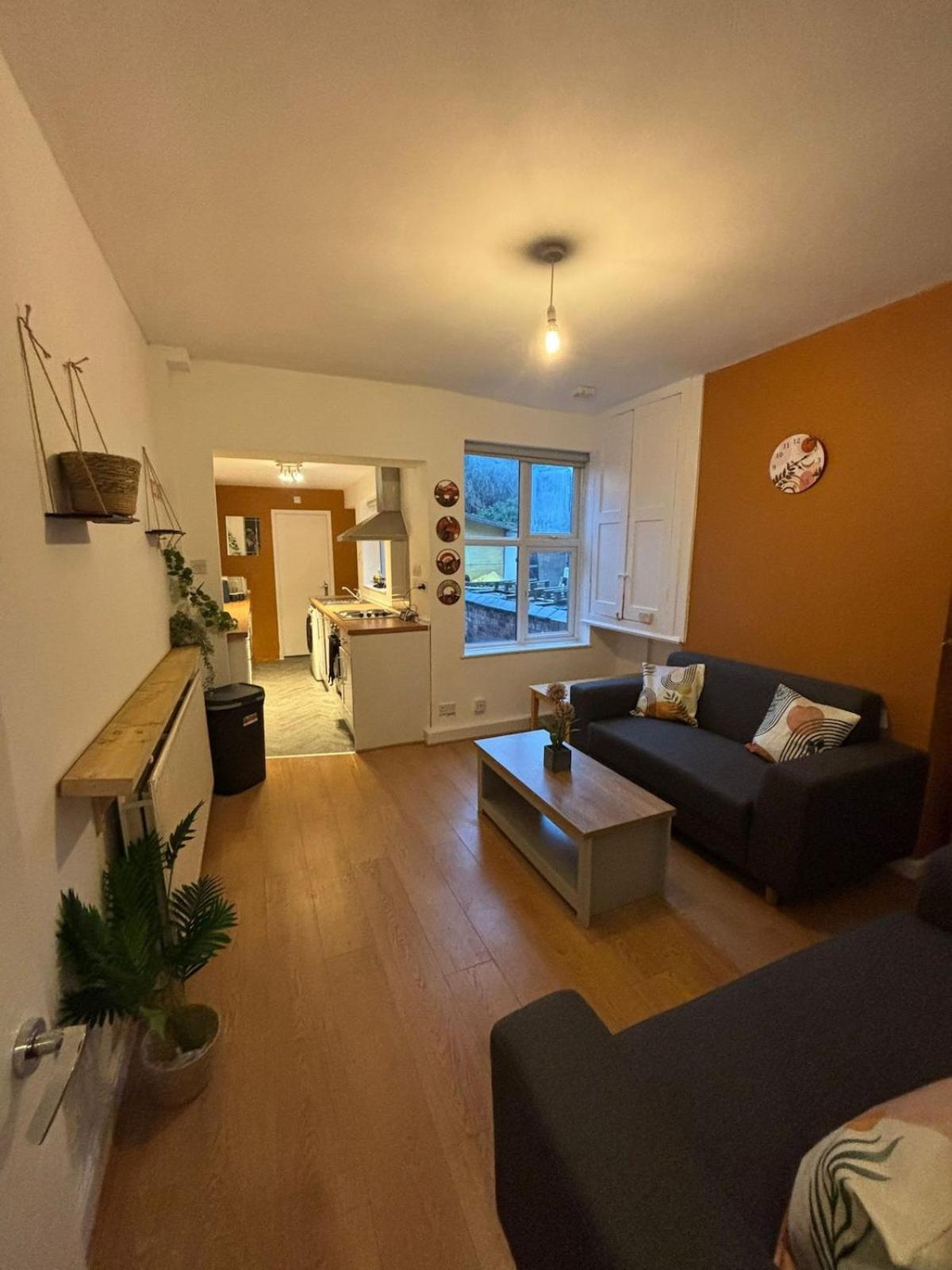 5 Bed At Hub Holiday home
