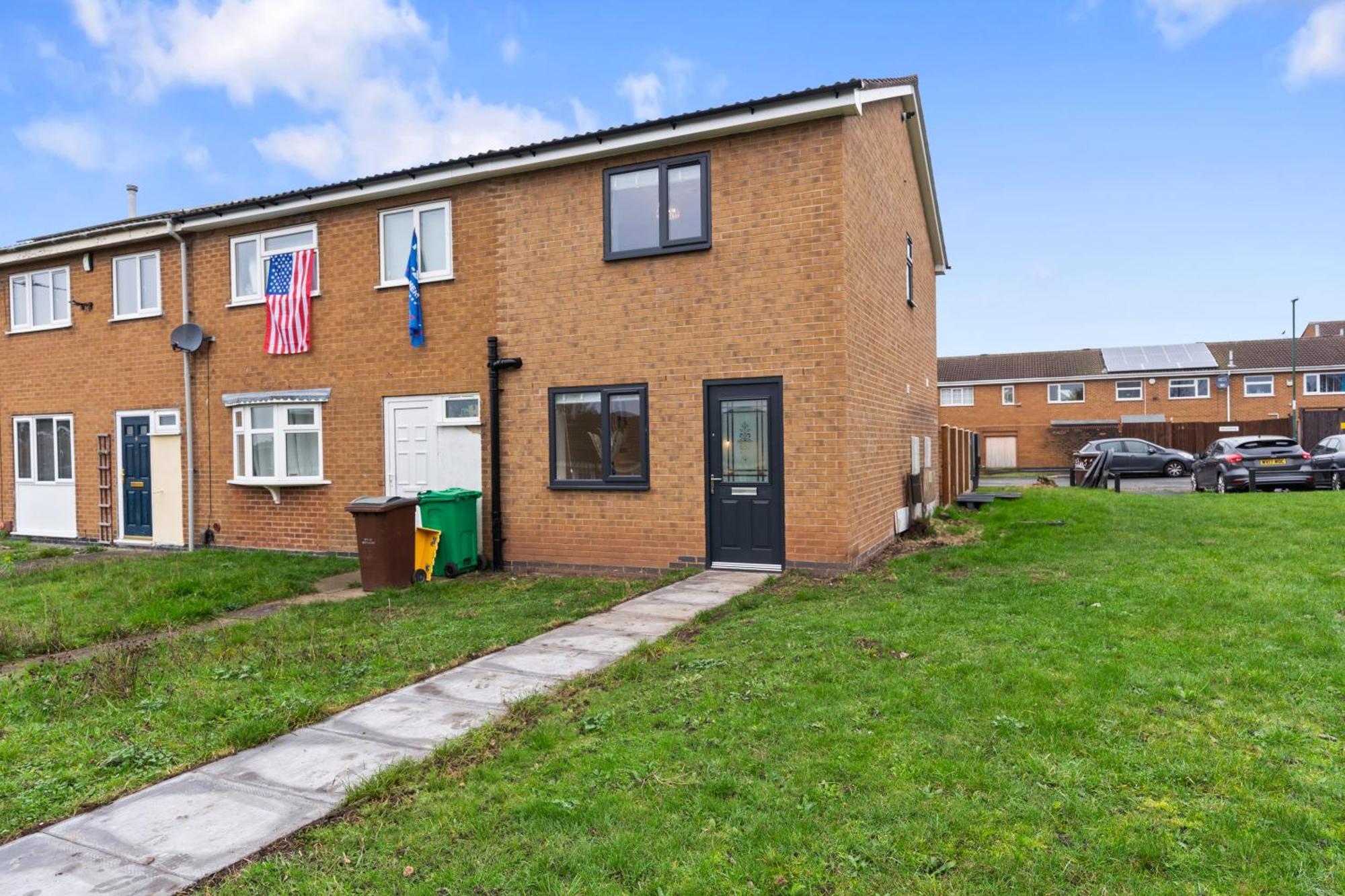 Ruth's House With Parking * Nottingham