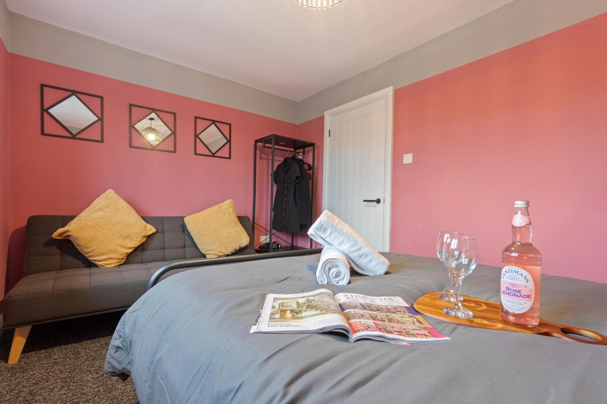 Ruth's House With Parking Holiday home *