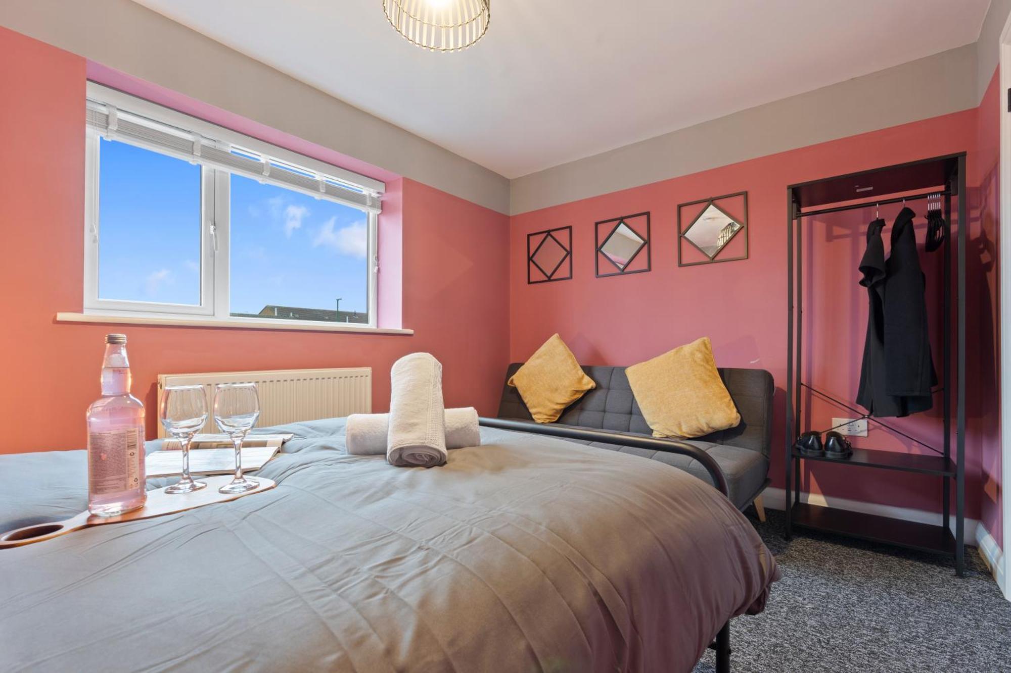 Ruth's House With Parking Holiday home Nottingham