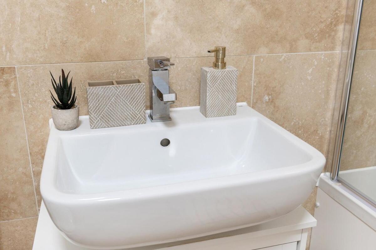 Apartment Lovely Refurbished 2 Bedroom Nottingham
