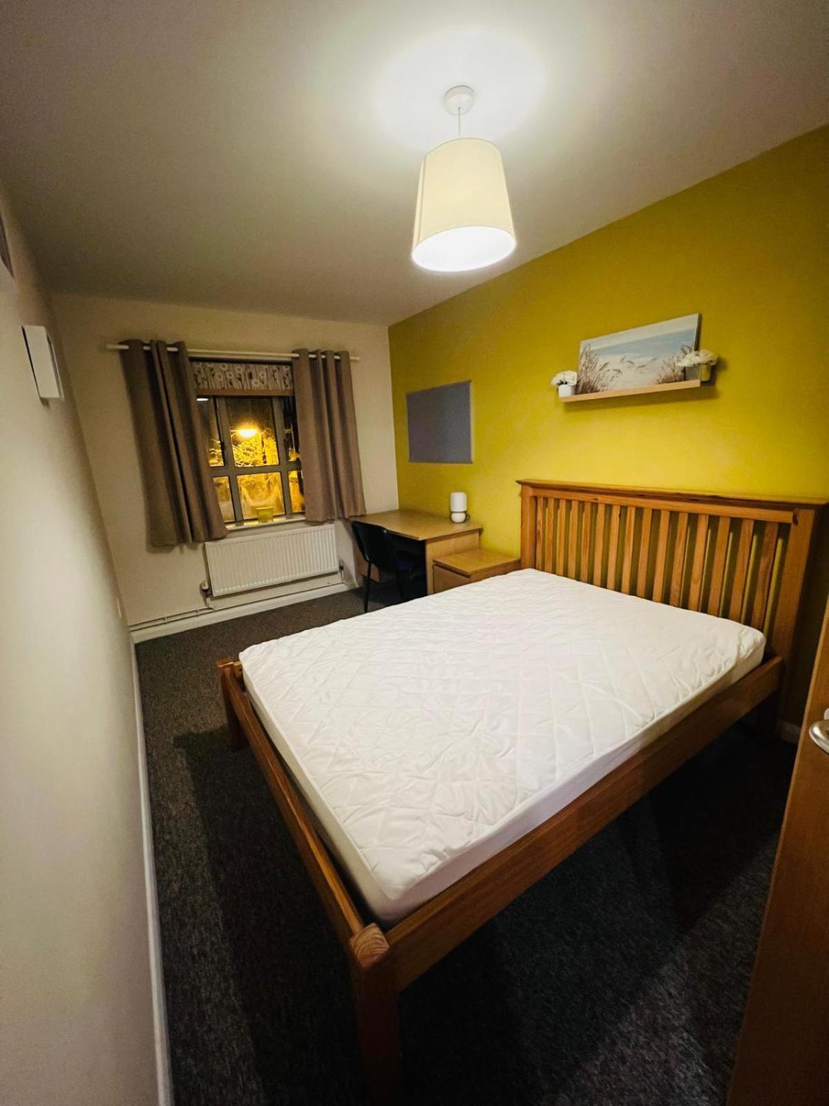 30 Royal Victoria Court Gamble Street 2 Bed Flat * Nottingham