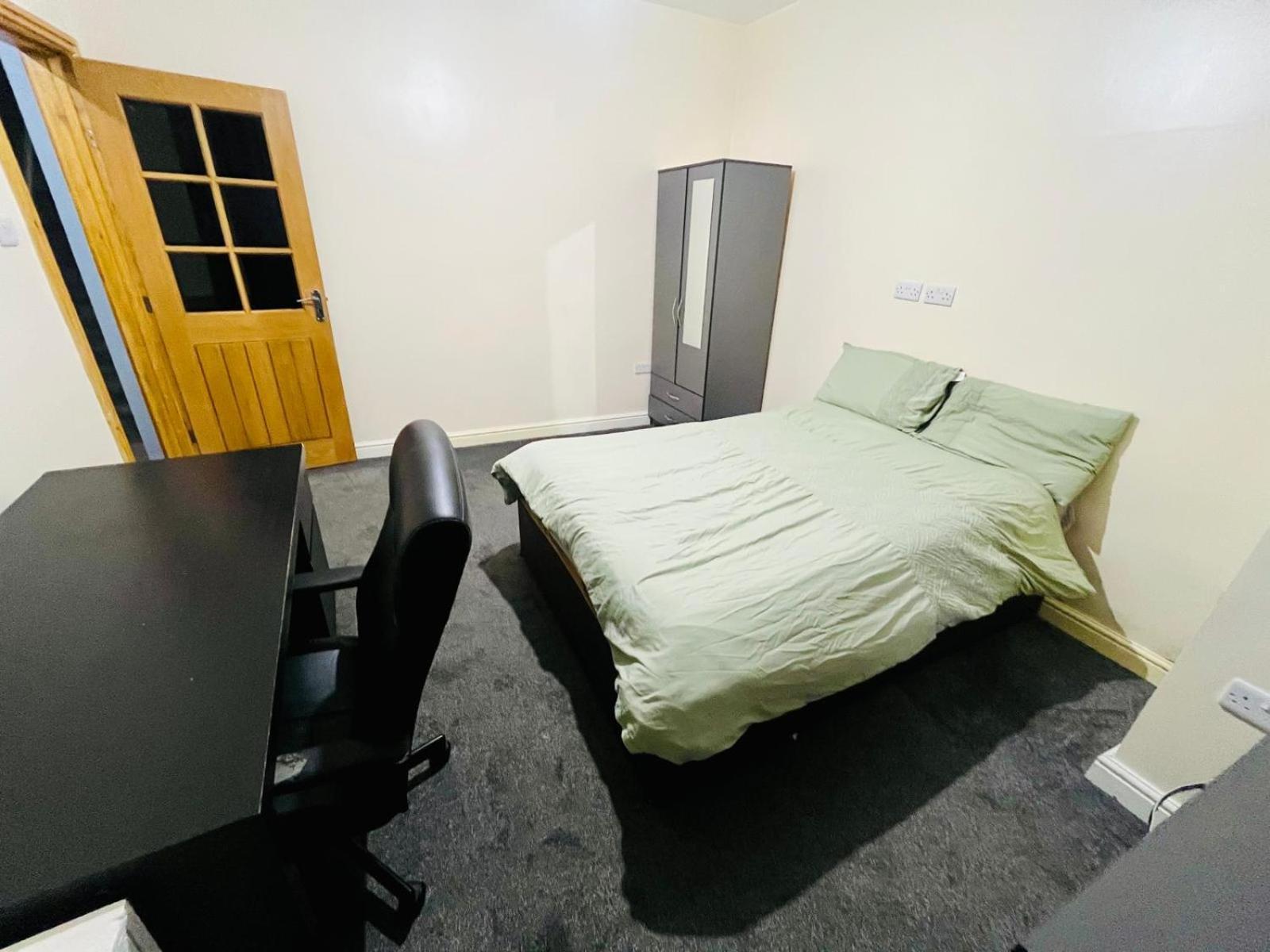 Double Share Bathroom Homestay *
