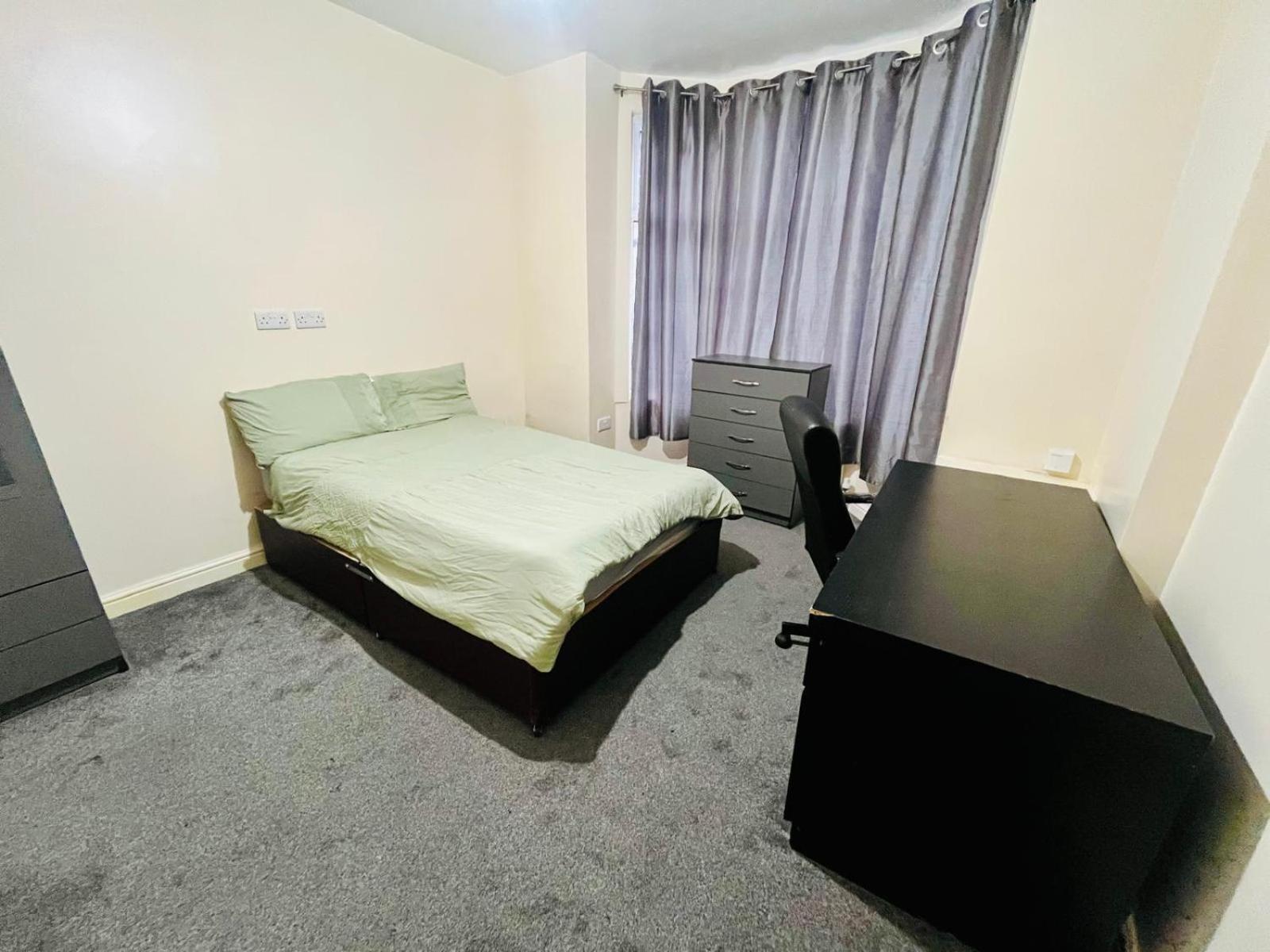 Double Share Bathroom Nottingham