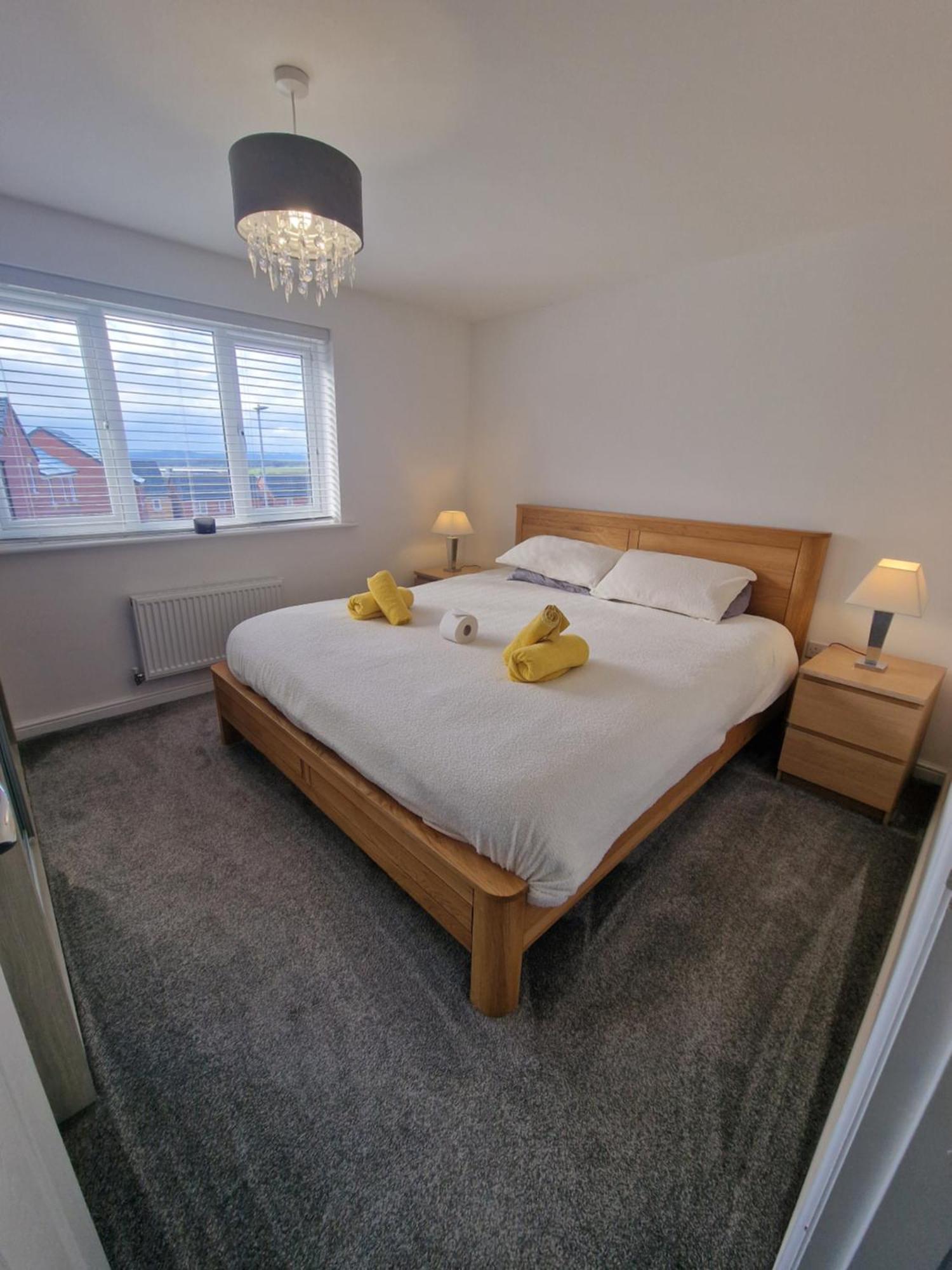 Apartment 2 Bed Semi, Up To 4 People, Free Parking, Wi-fi, M1 & Ema Direct Link, Transport Links, Private Garden Nottingham