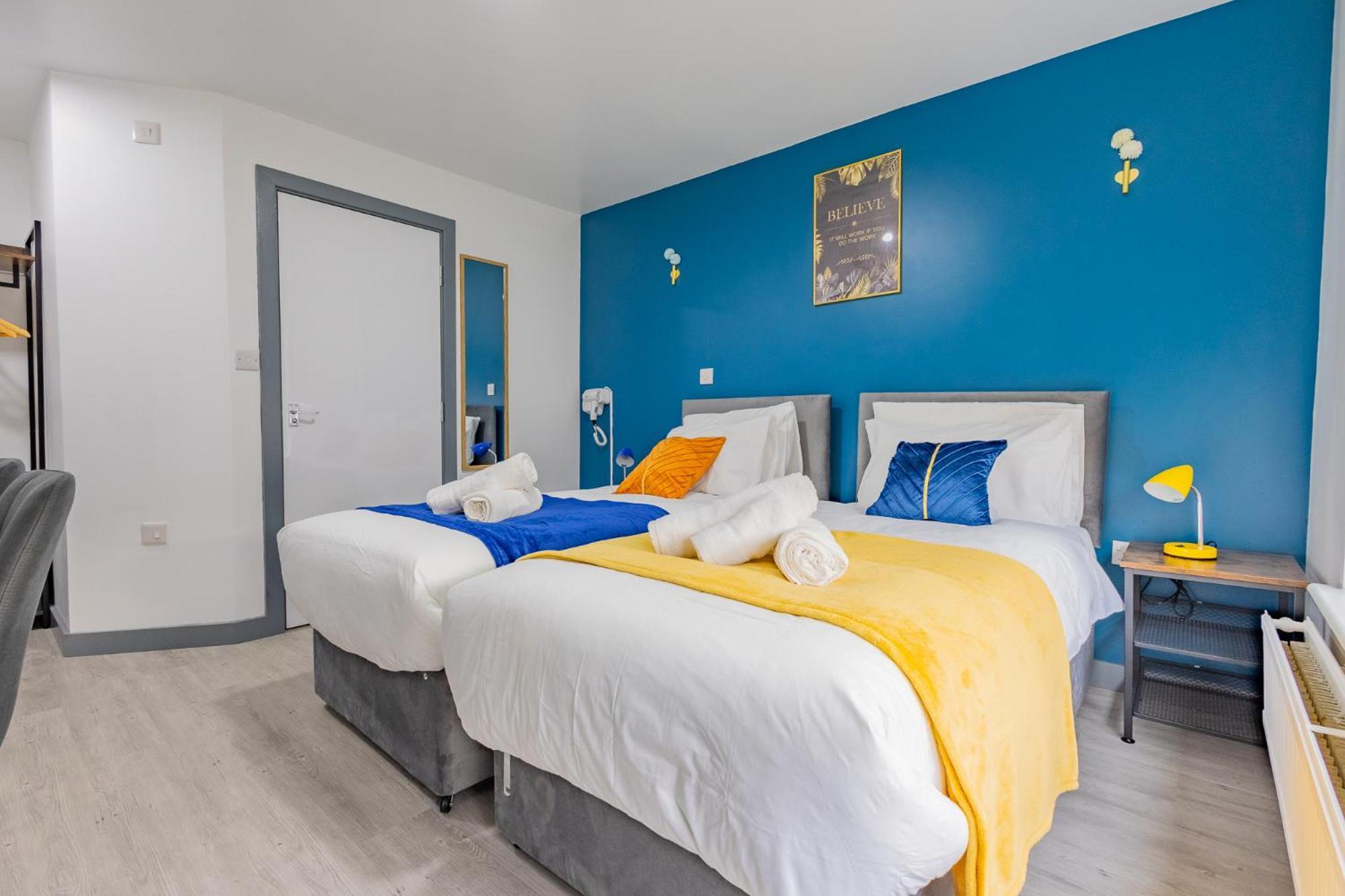 Premium Serviced Nottingham, 4 Bedrooms, 5 Beds, 4 Bathrooms, Sleeps 7