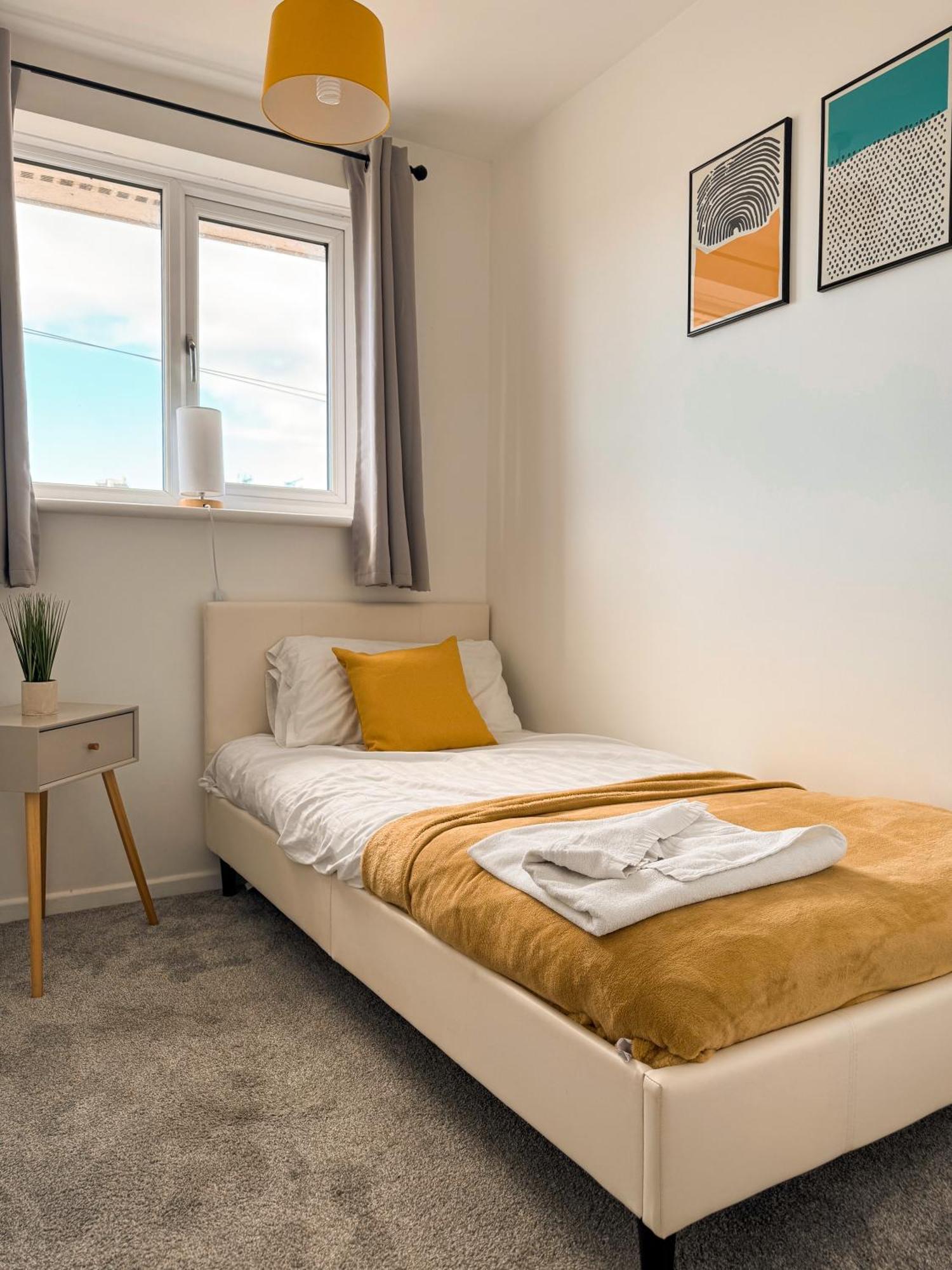 Holiday home 3br - Private Parking - Monthly Discounts *